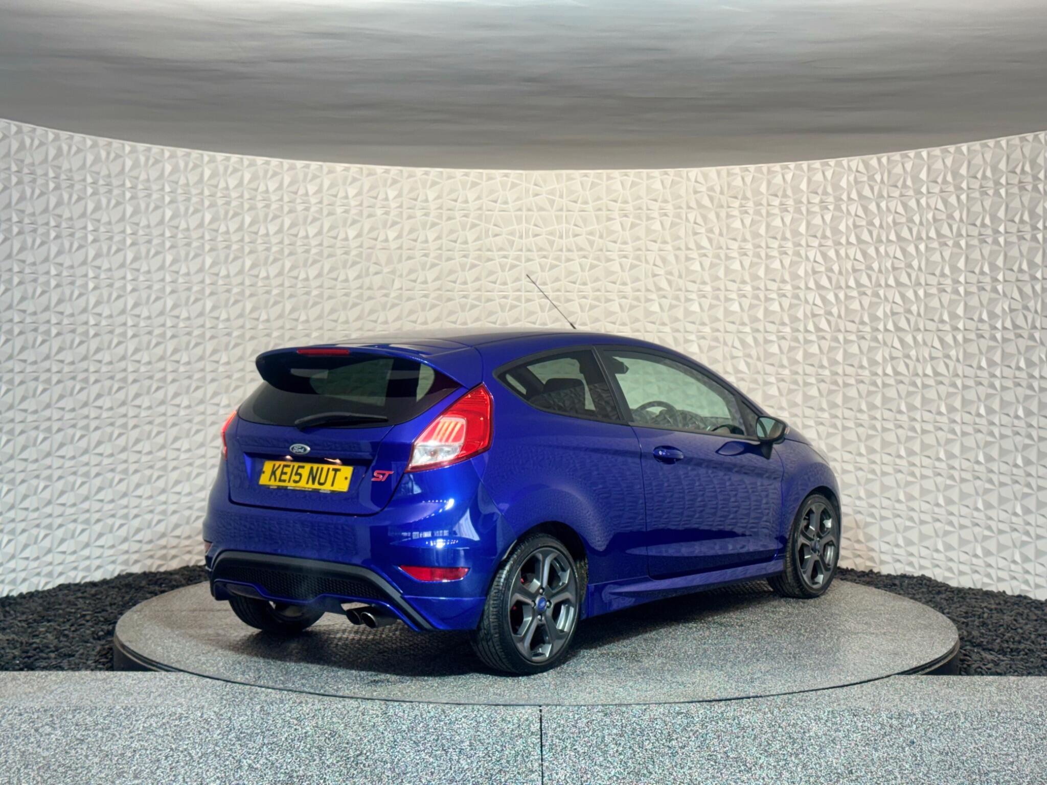 Ford Fiesta - Image 10