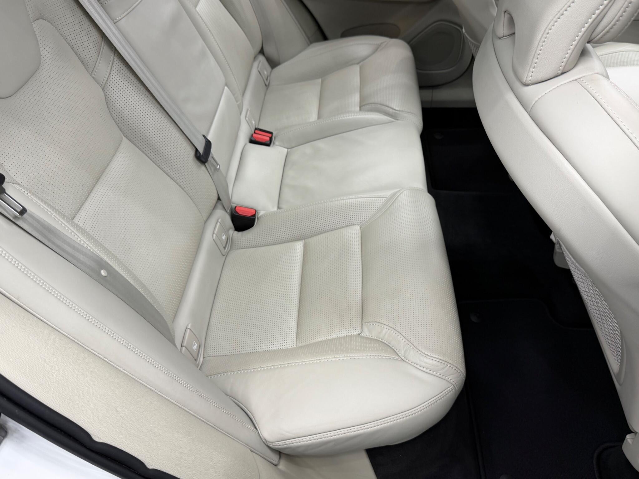 Volvo XC60 - Image 16