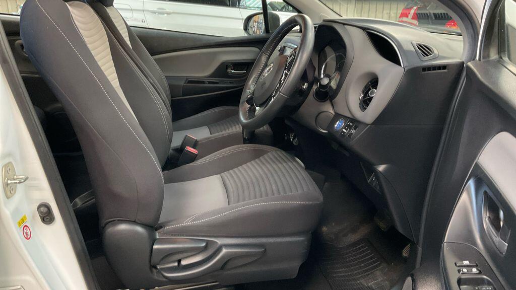 Toyota Yaris - Image 2