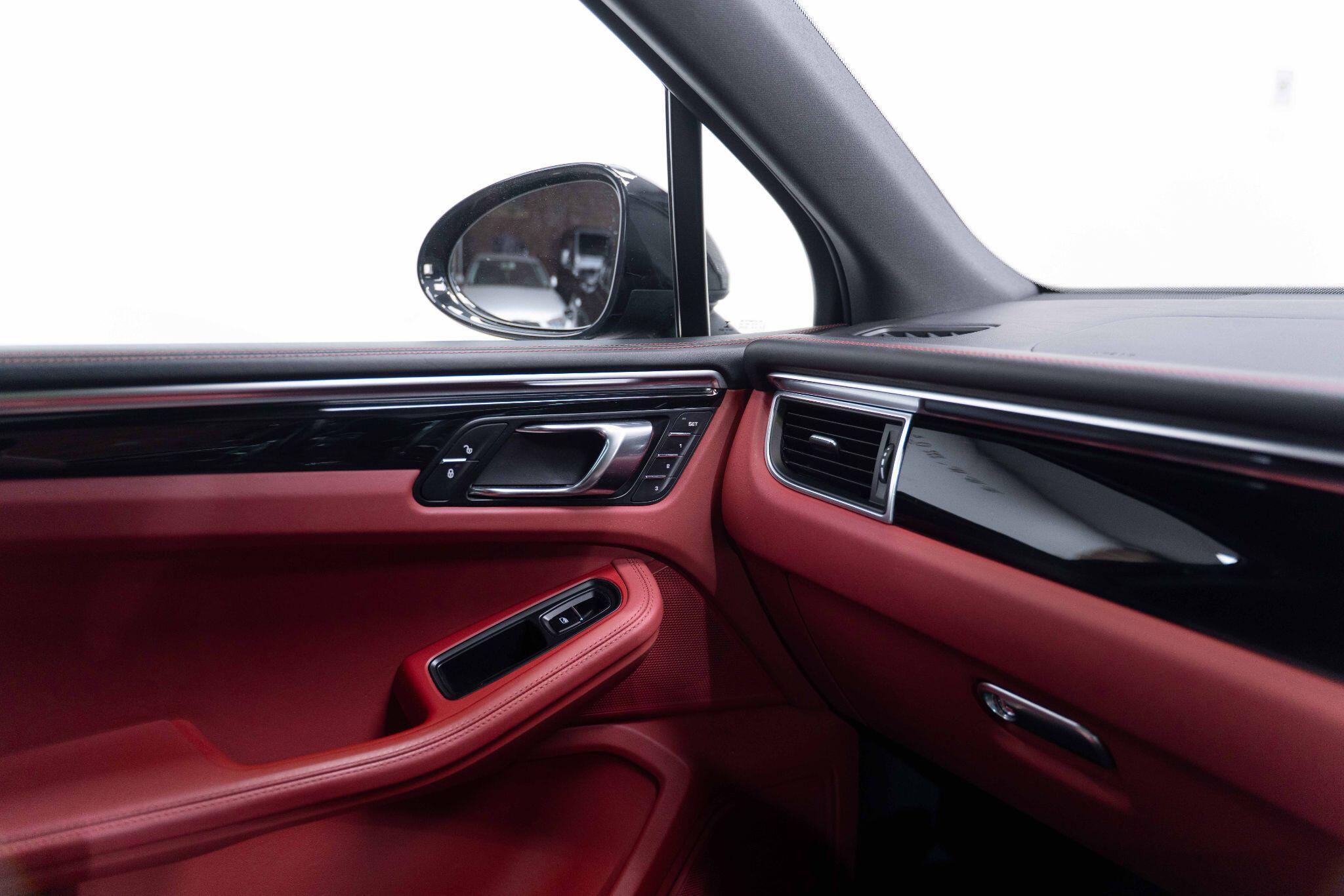Porsche Macan - Image 8