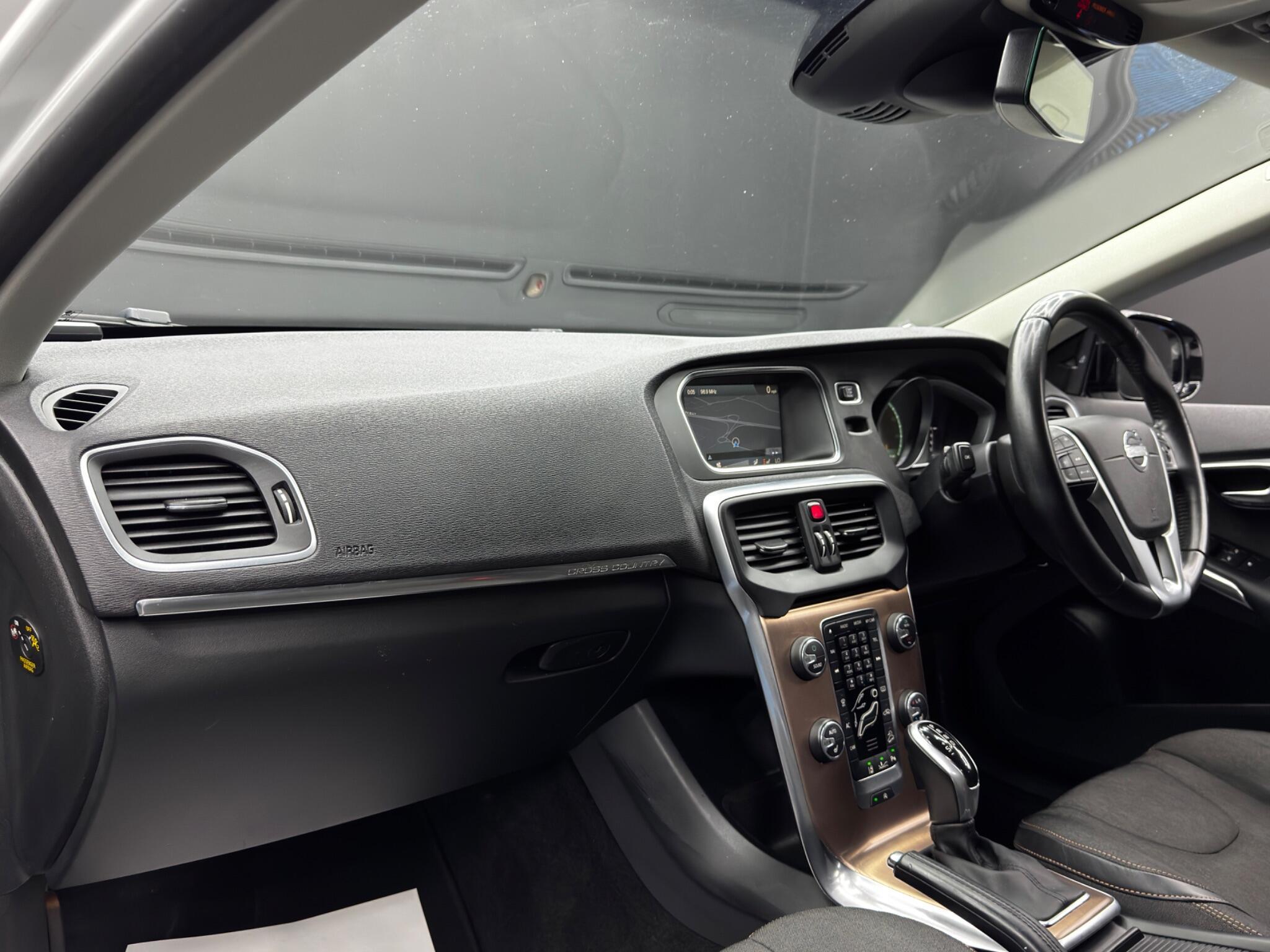Volvo V40 CROSS COUNTRY - Image 11