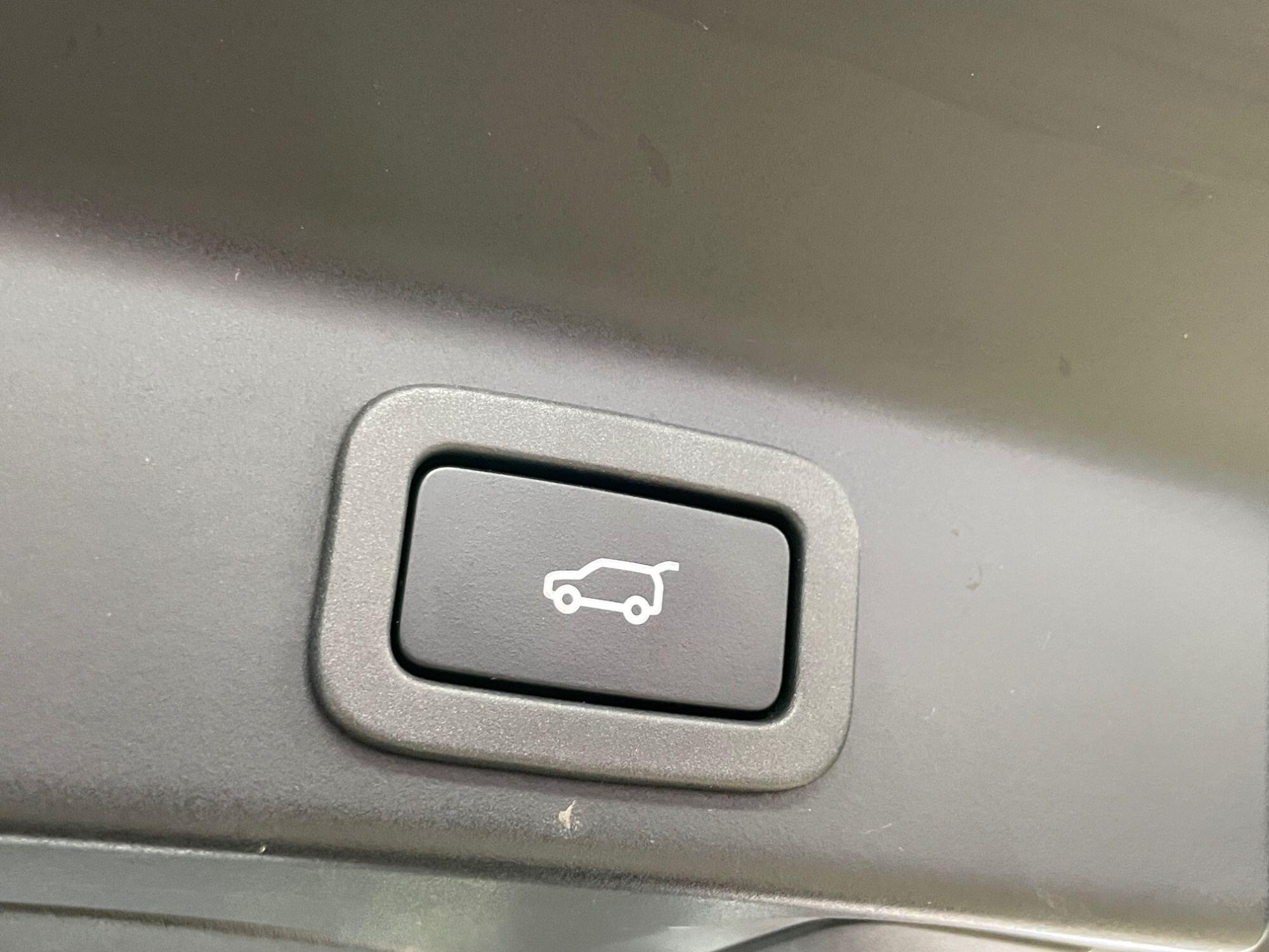 Jaguar F-Pace - Image 19