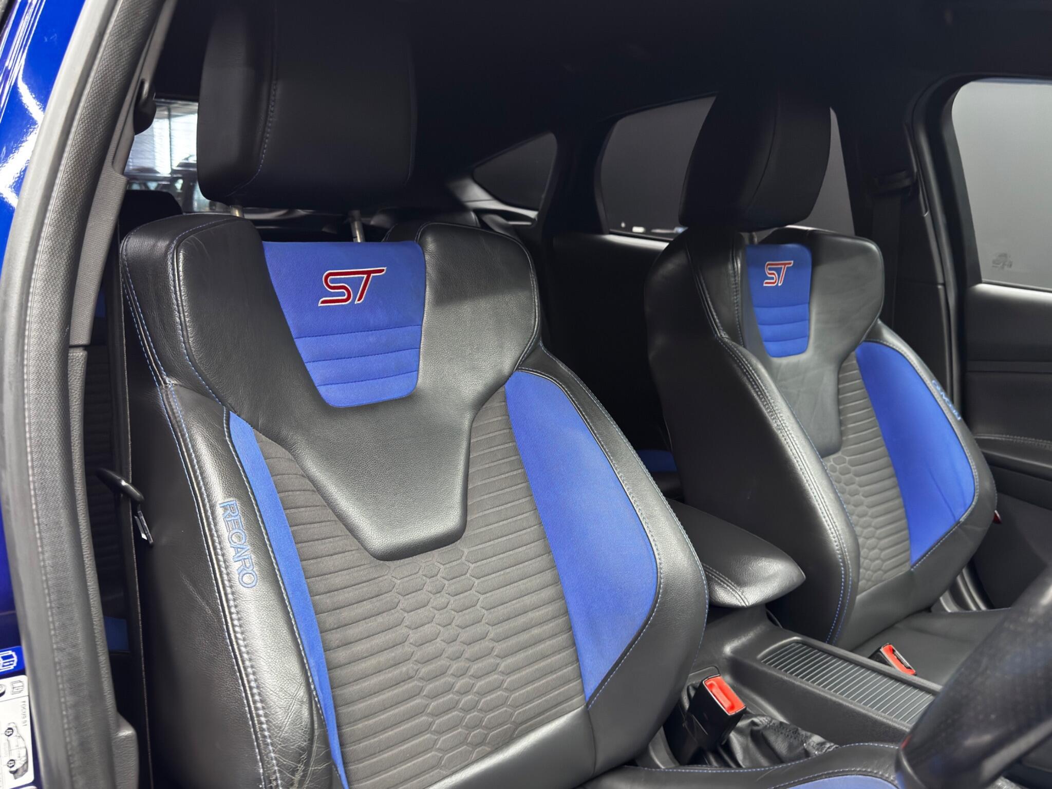 Ford Focus - Image 12