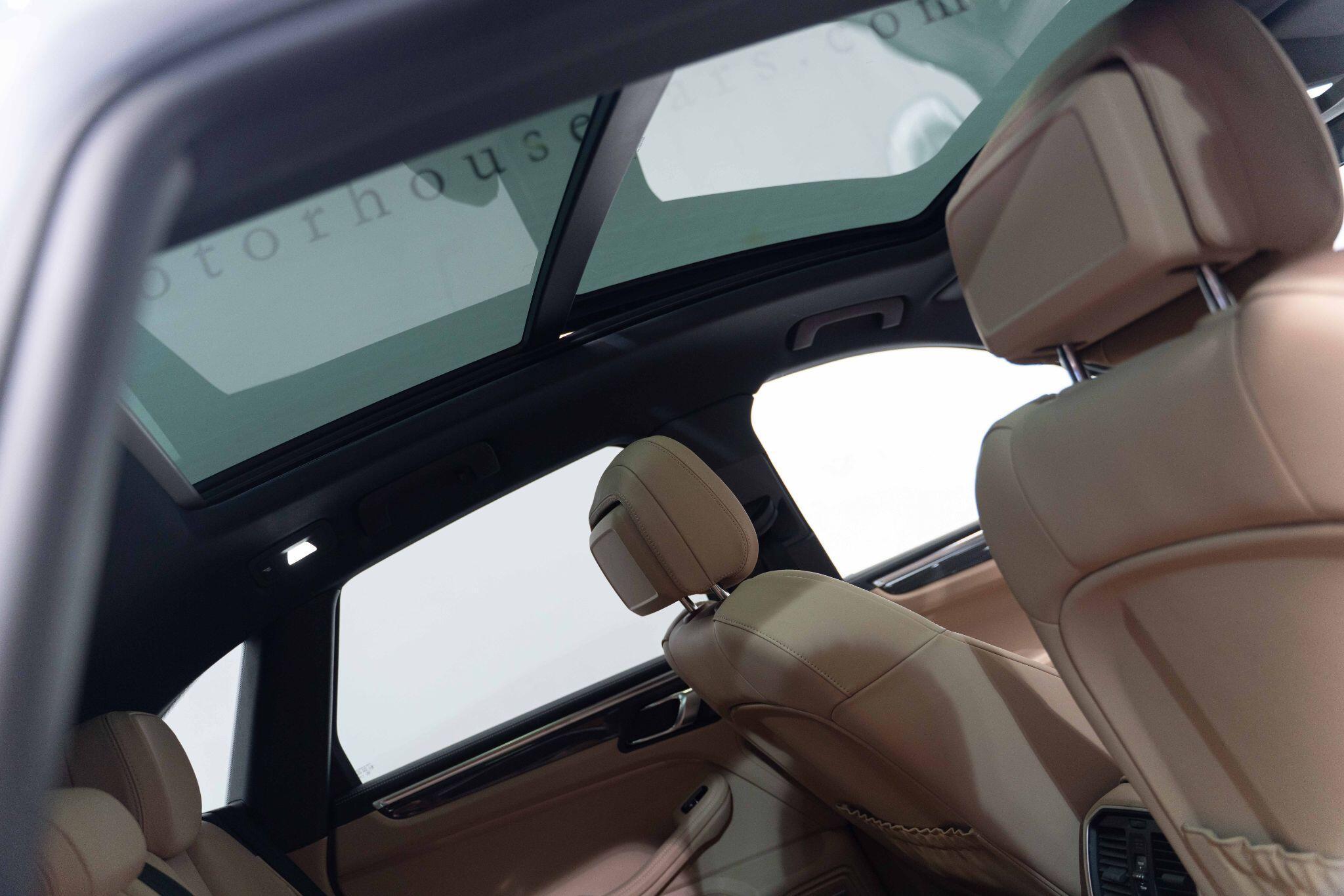 Porsche Macan - Image 49