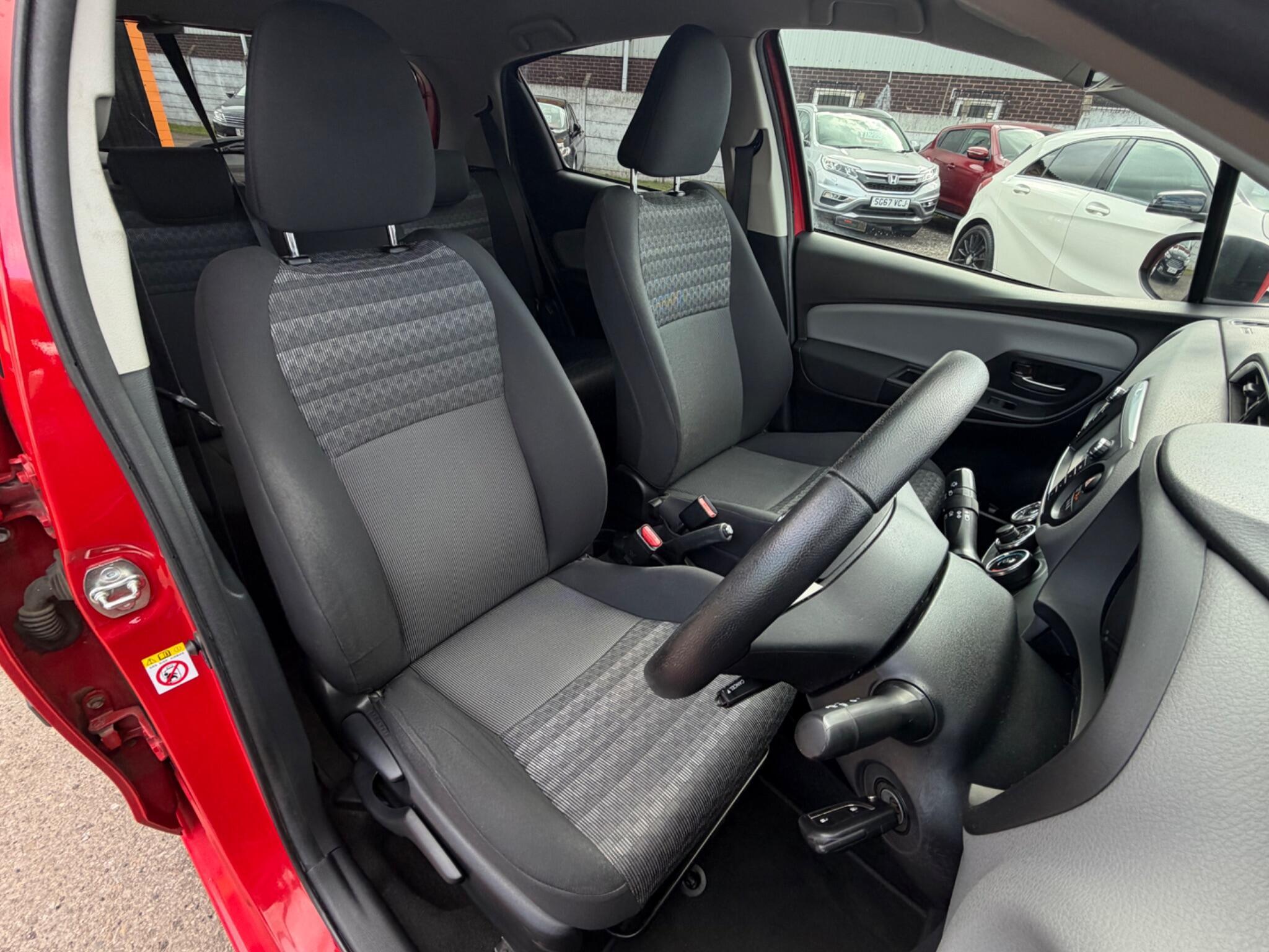 Toyota Yaris - Image 11