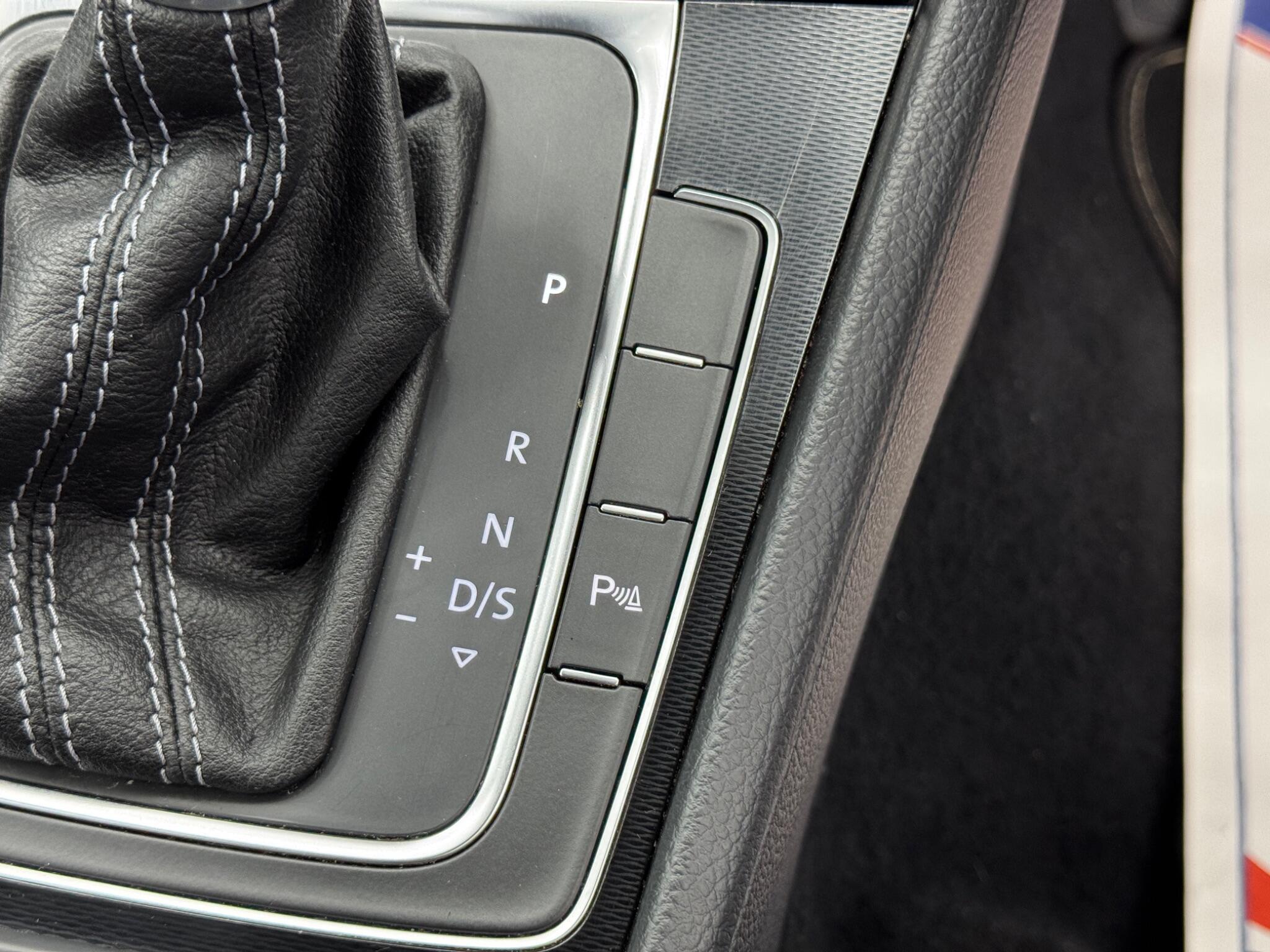 Volkswagen Golf - Image 27