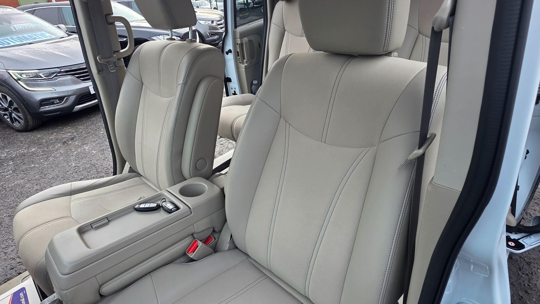 Nissan Serena - Image 39