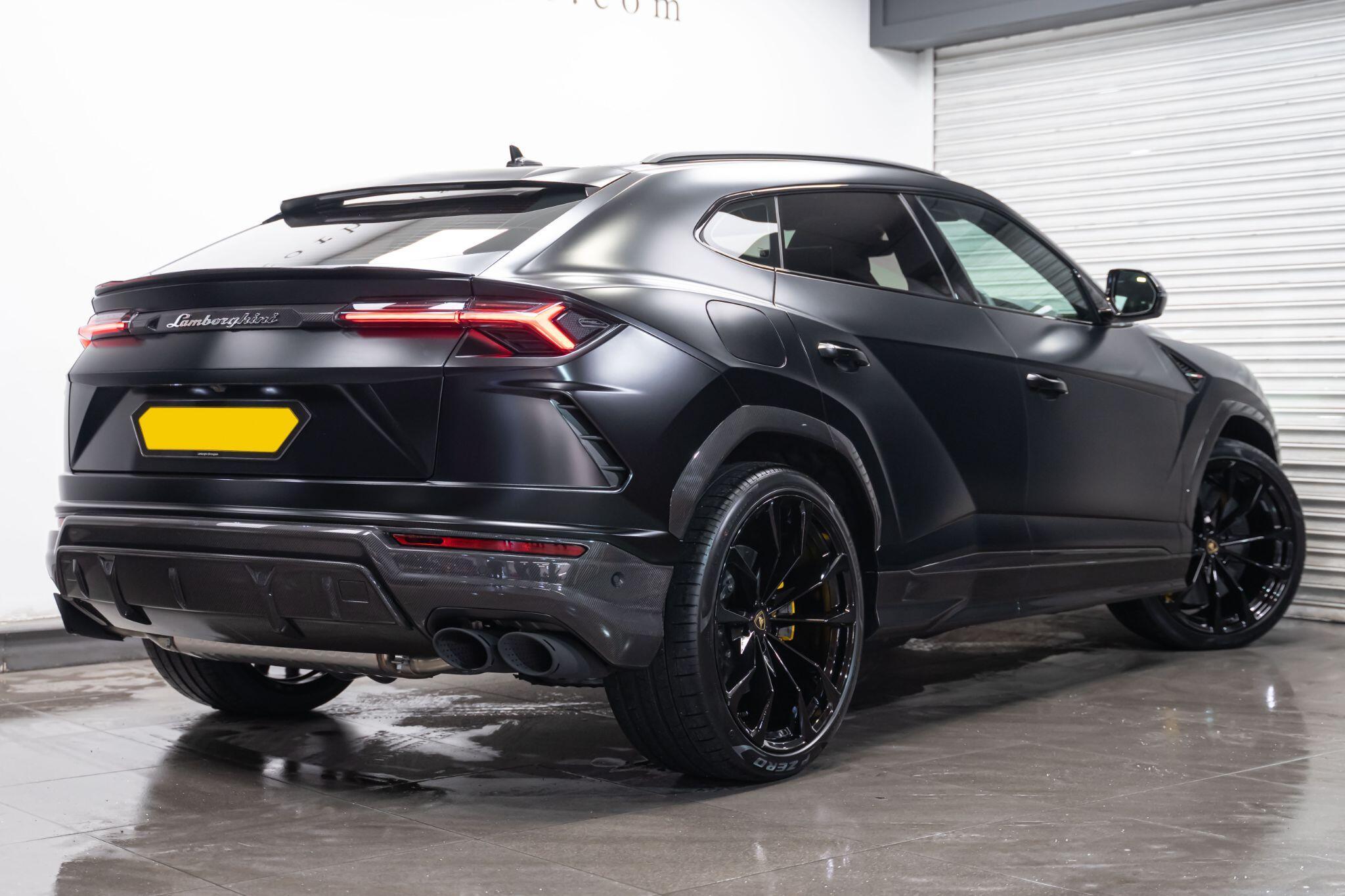 Lamborghini Urus - Image 2