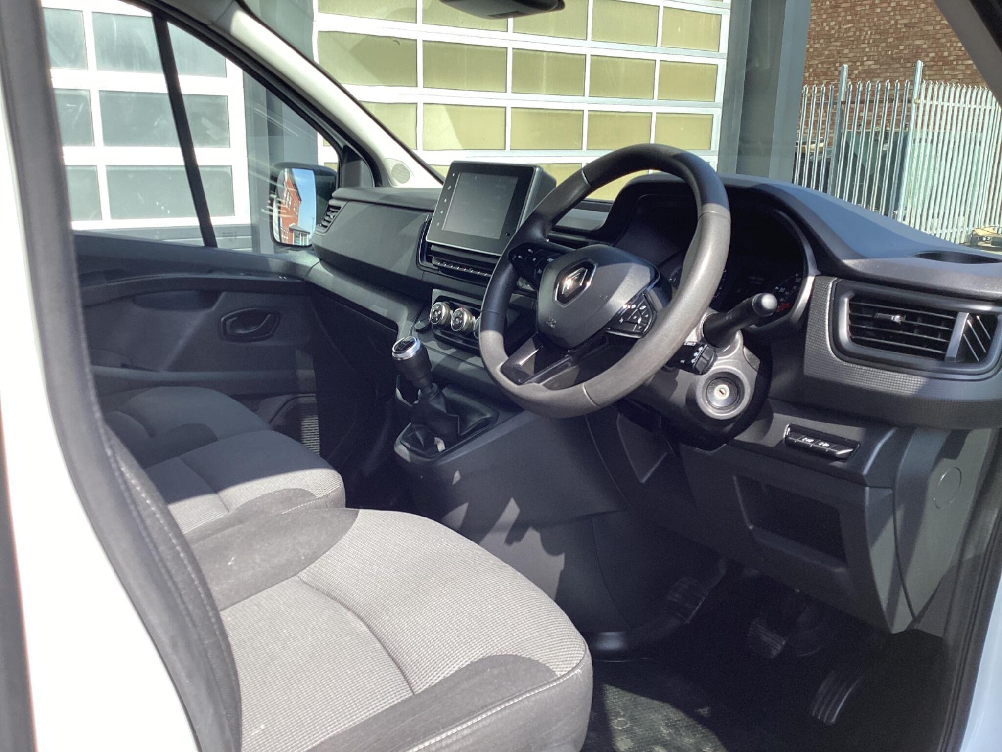 Renault Trafic - Image 17