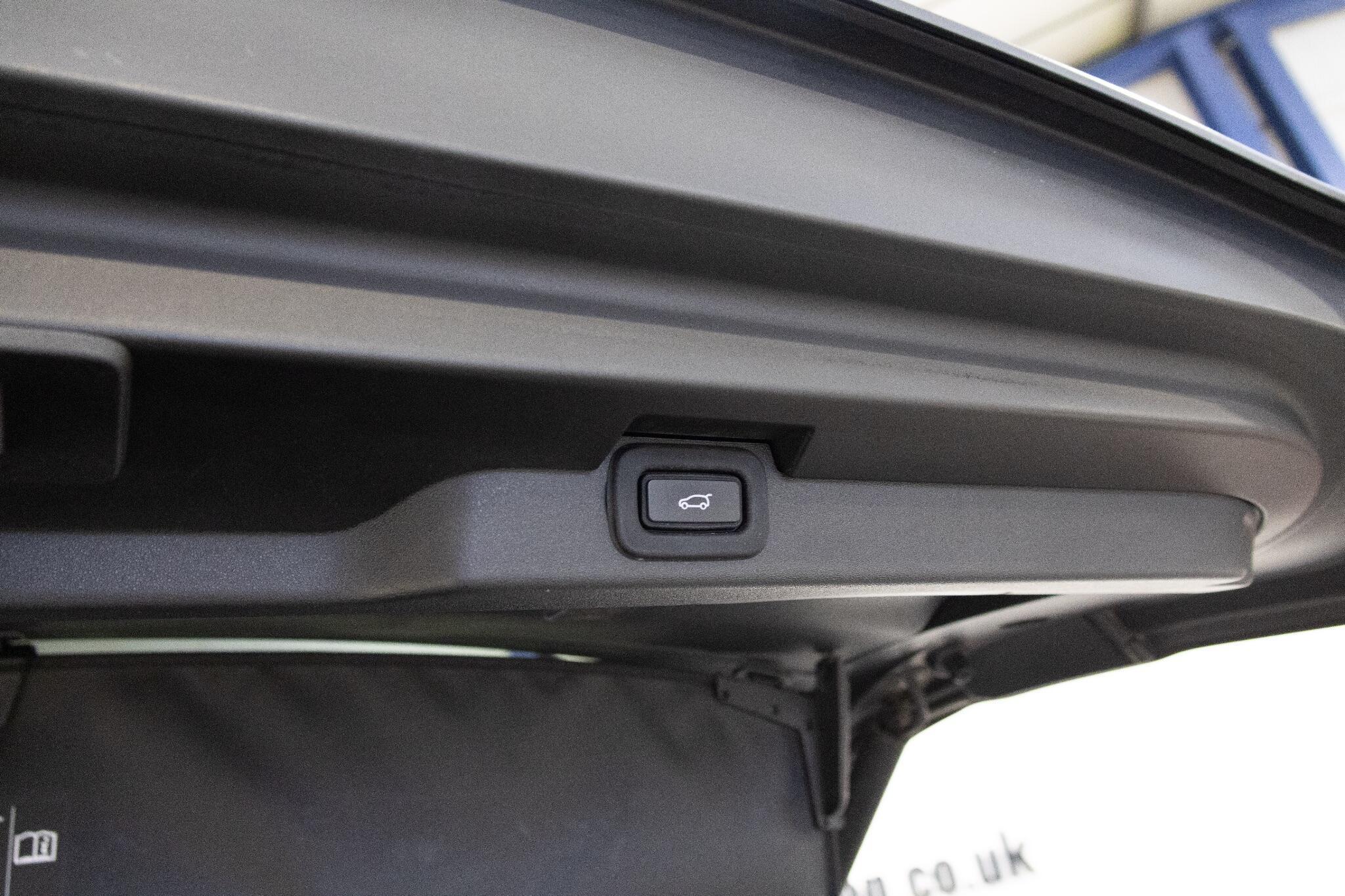 Land Rover Discovery - Image 12