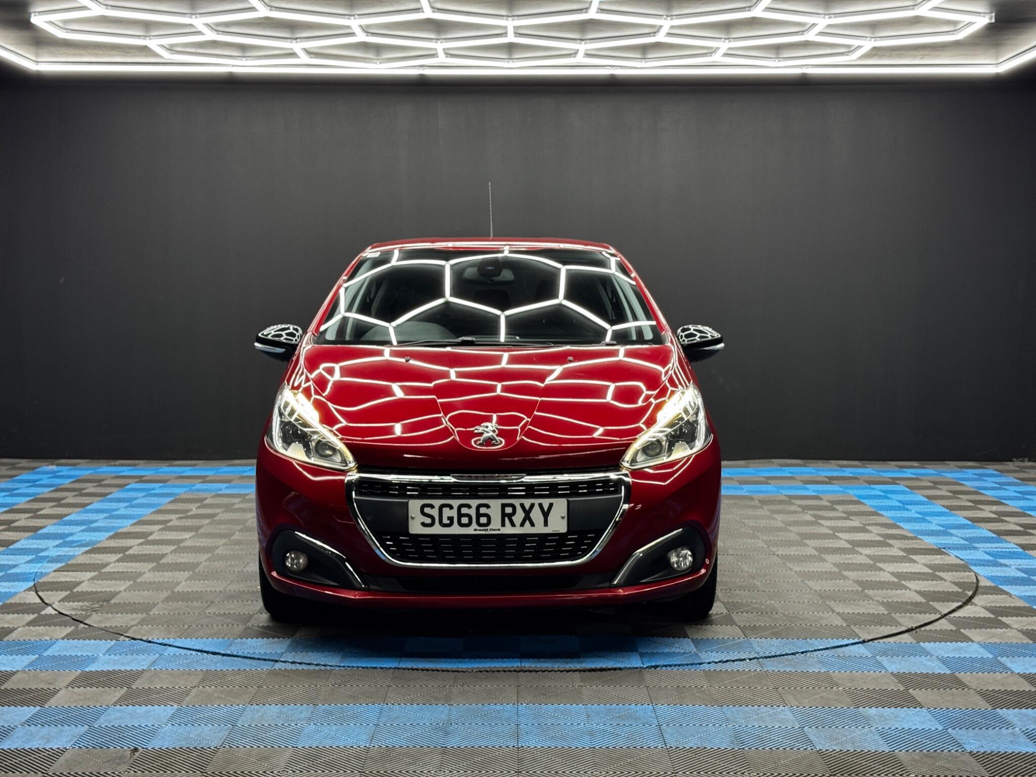 Peugeot 208 - Image 2