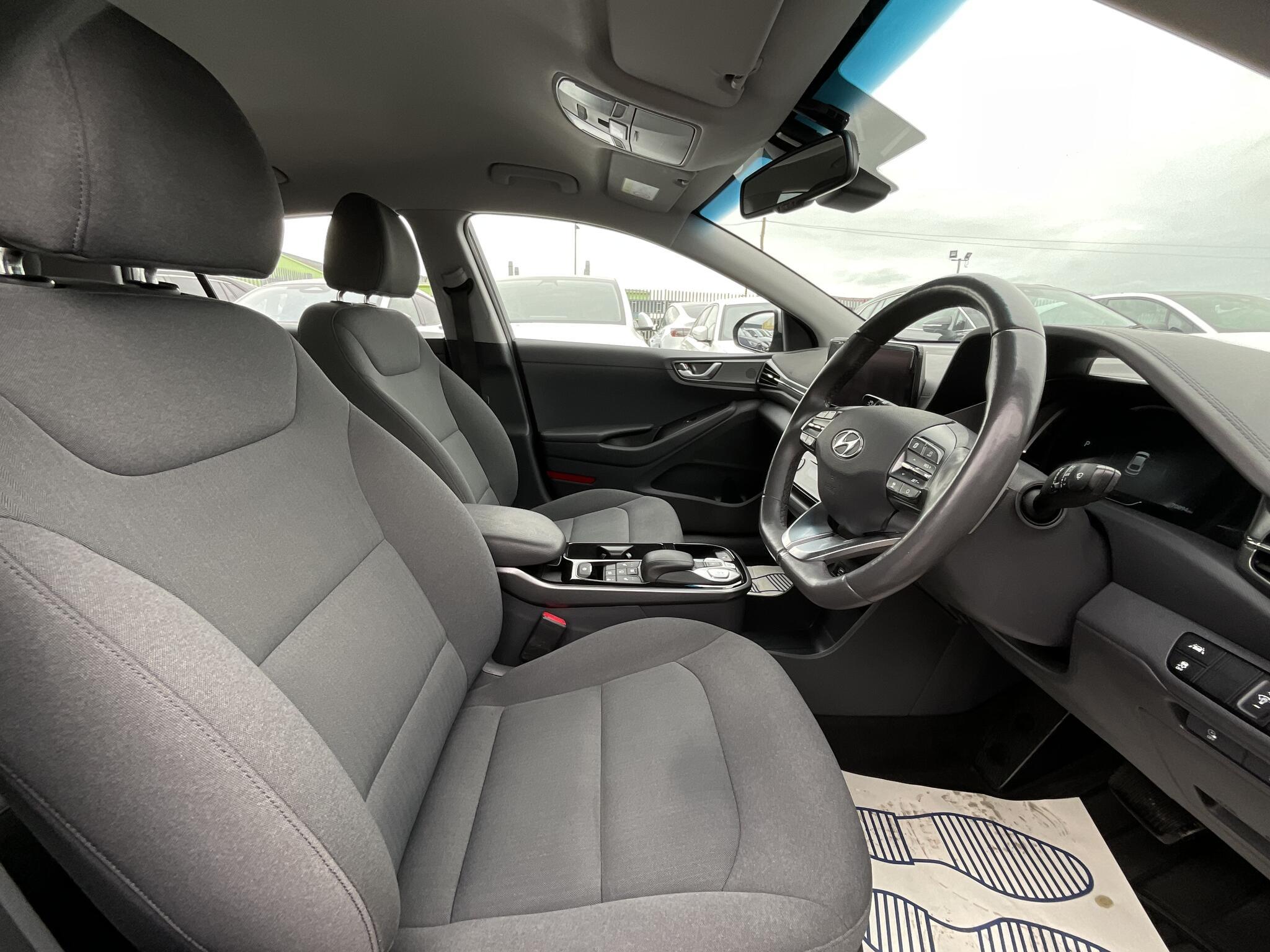 Hyundai Ioniq - Image 10