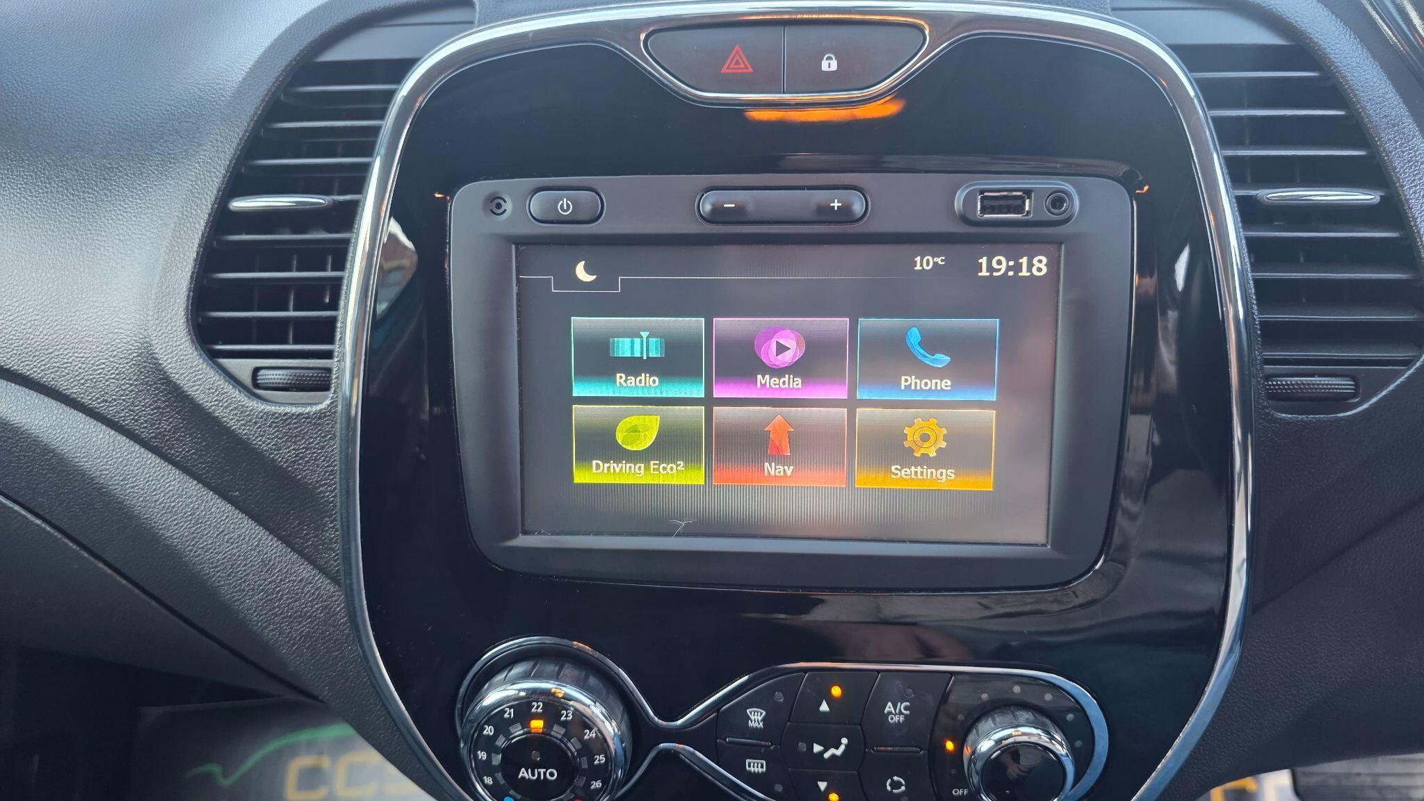 Renault Captur - Image 32