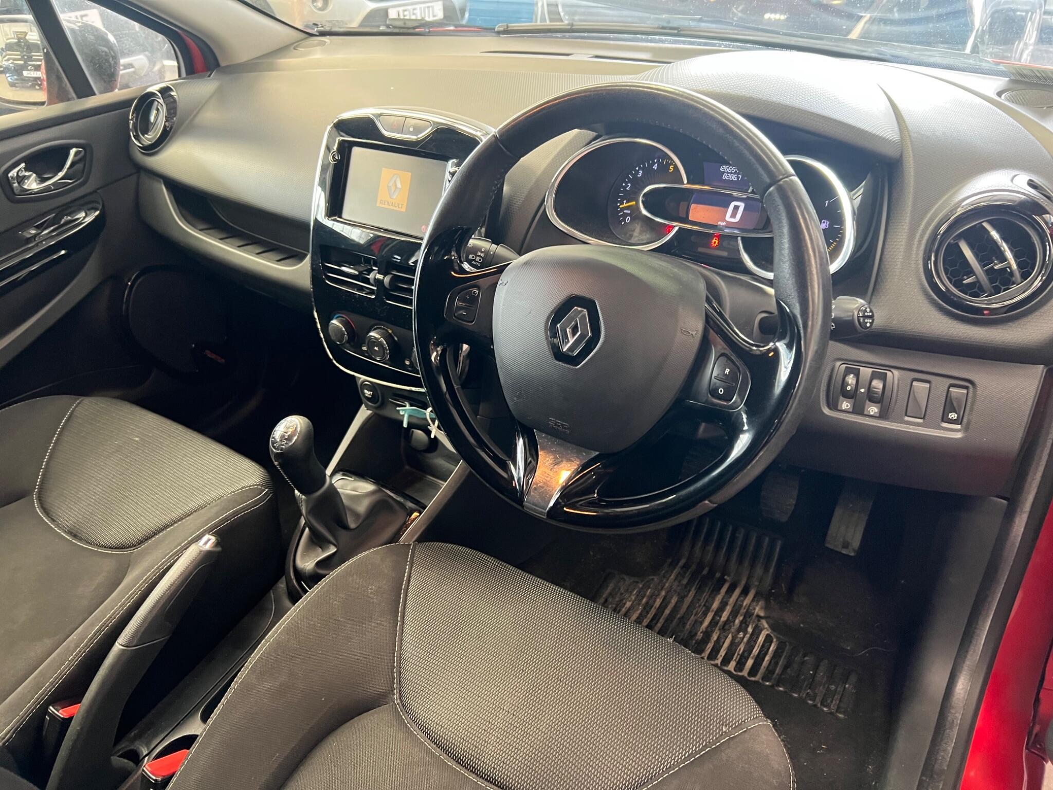 Renault Clio - Image 30