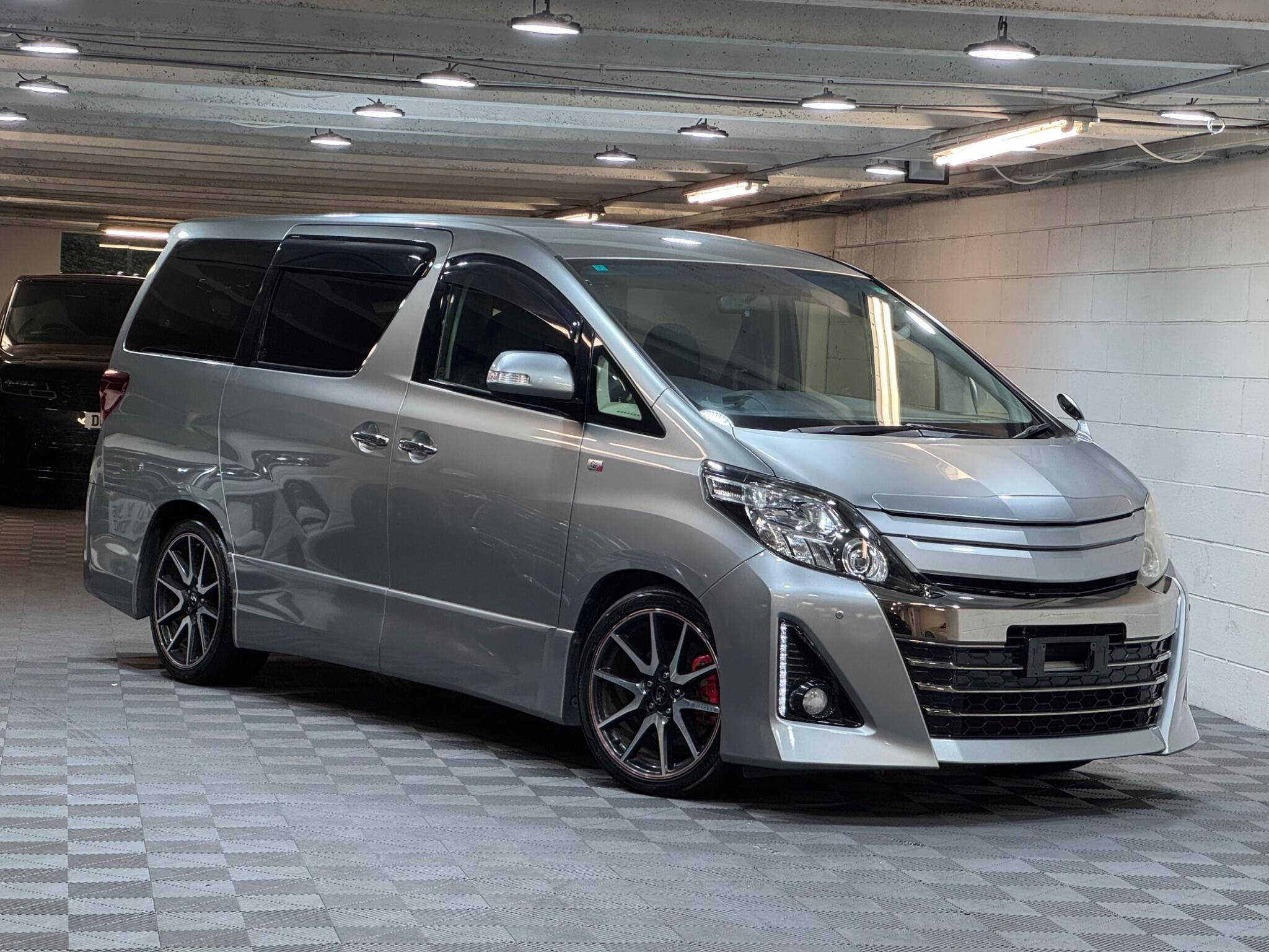 Toyota Alphard - Image 7