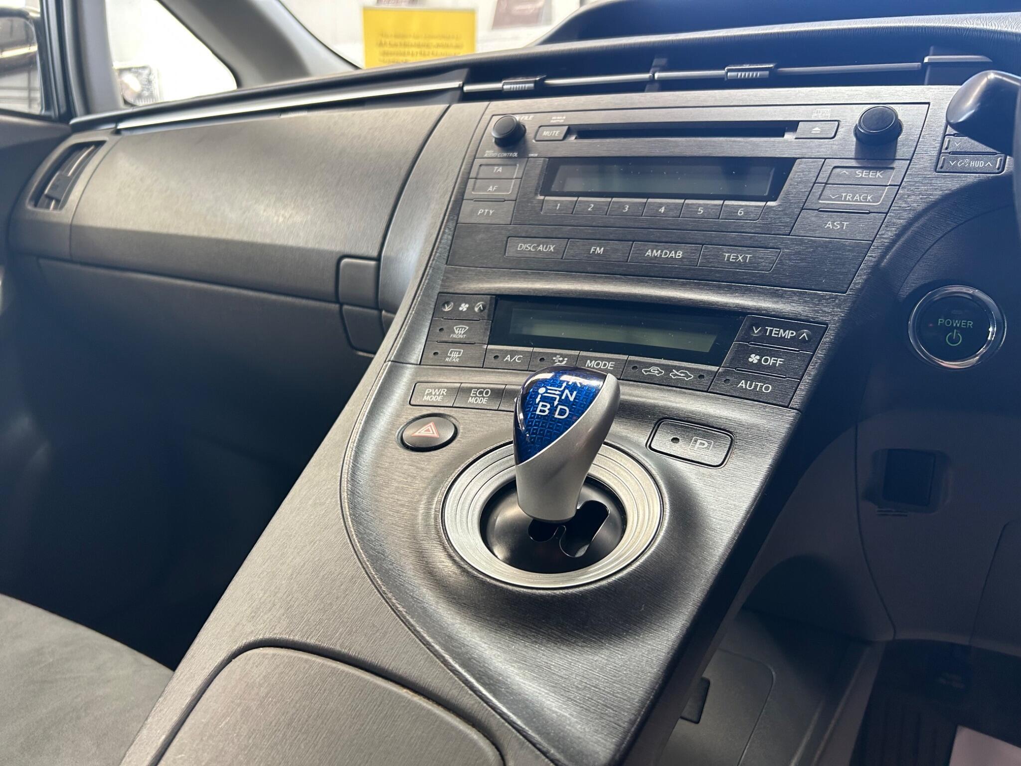 Toyota Prius - Image 10