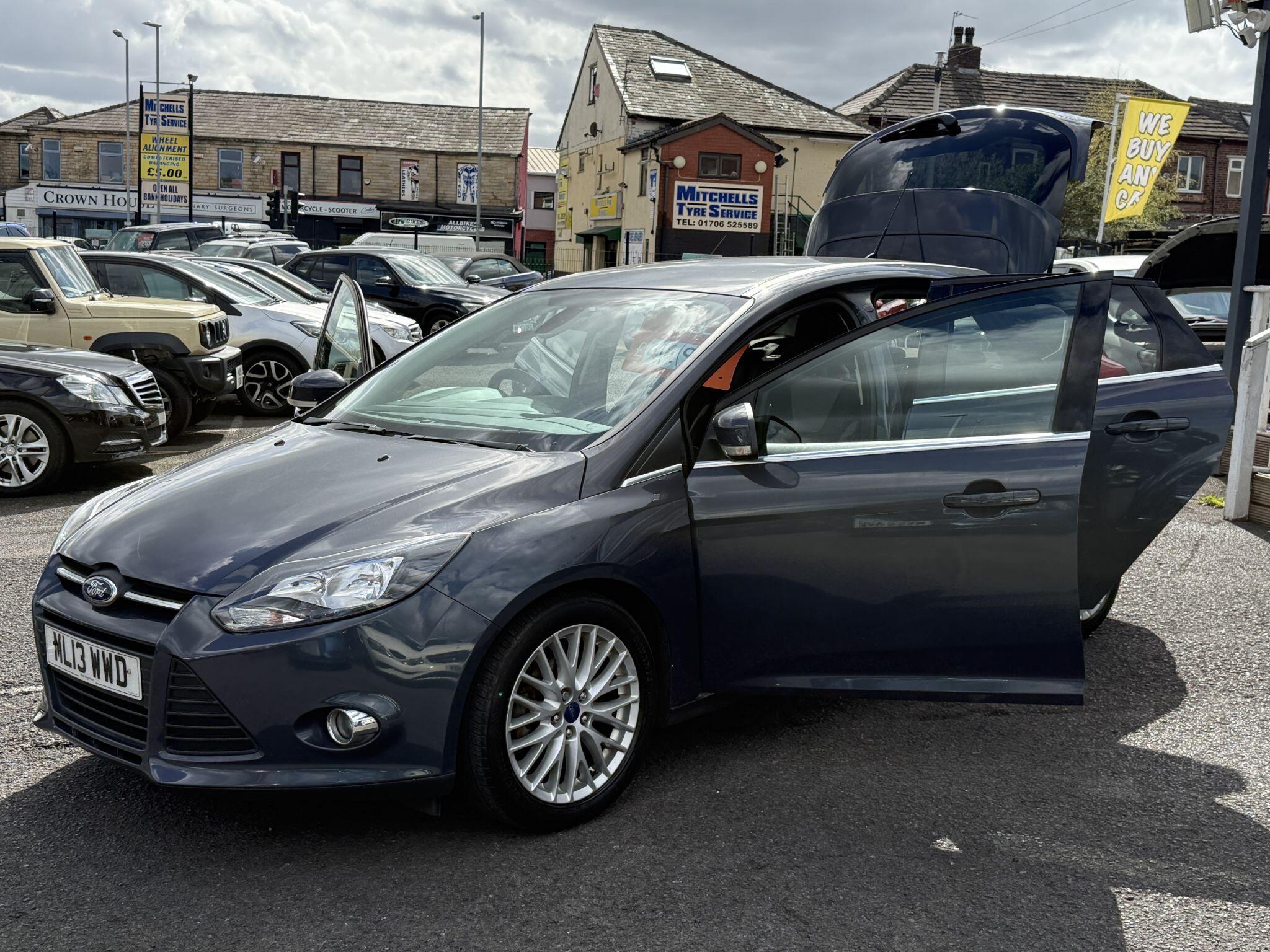 Ford Focus - Image 18