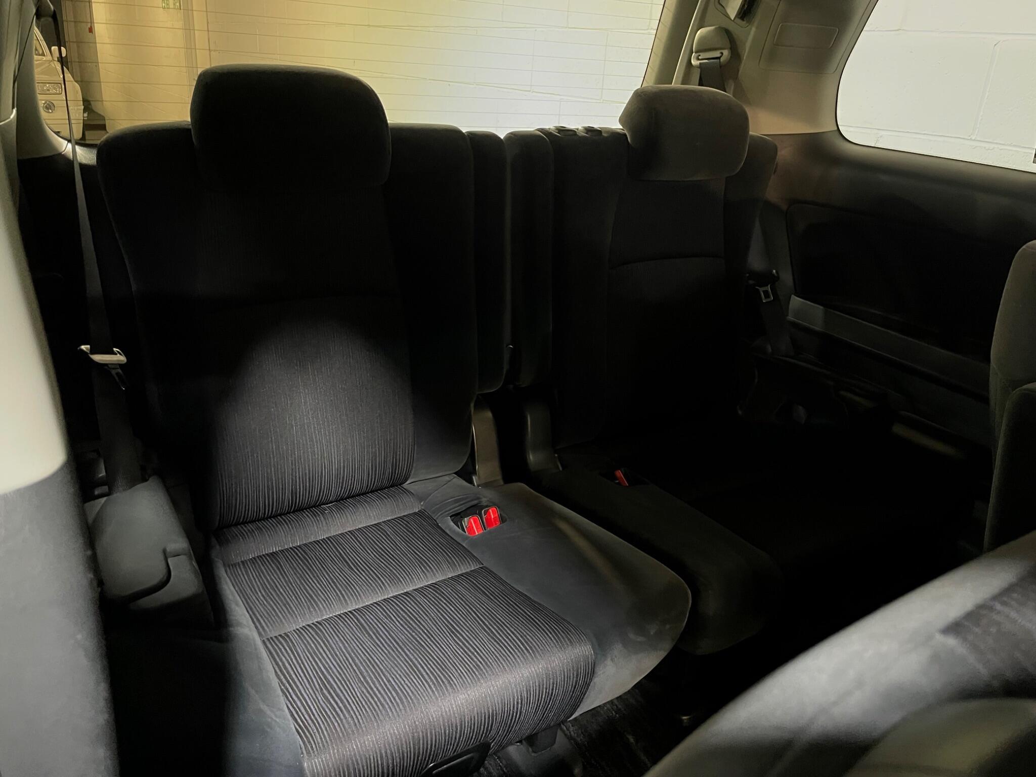 Toyota Vellfire - Image 14