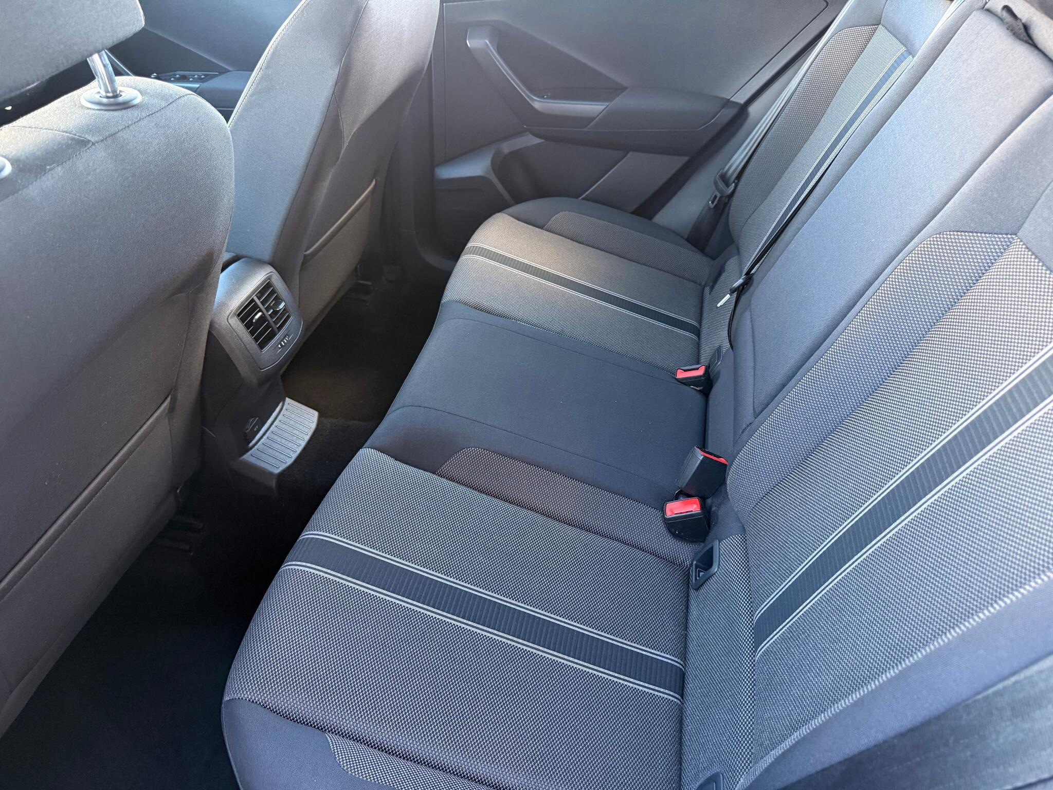 Volkswagen T-Roc - Image 15
