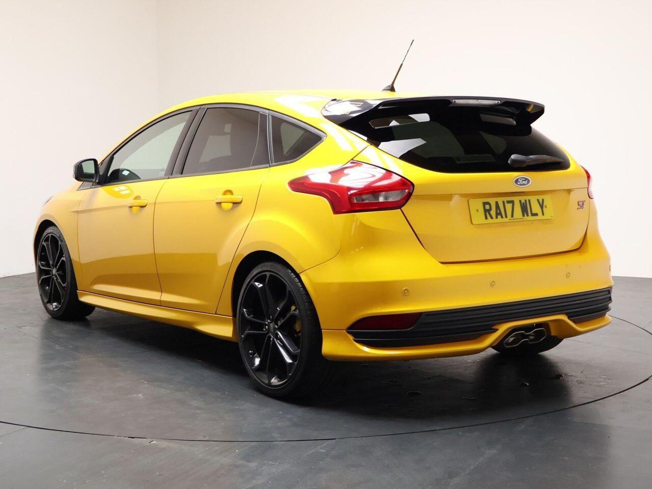 Ford Focus - Image 9