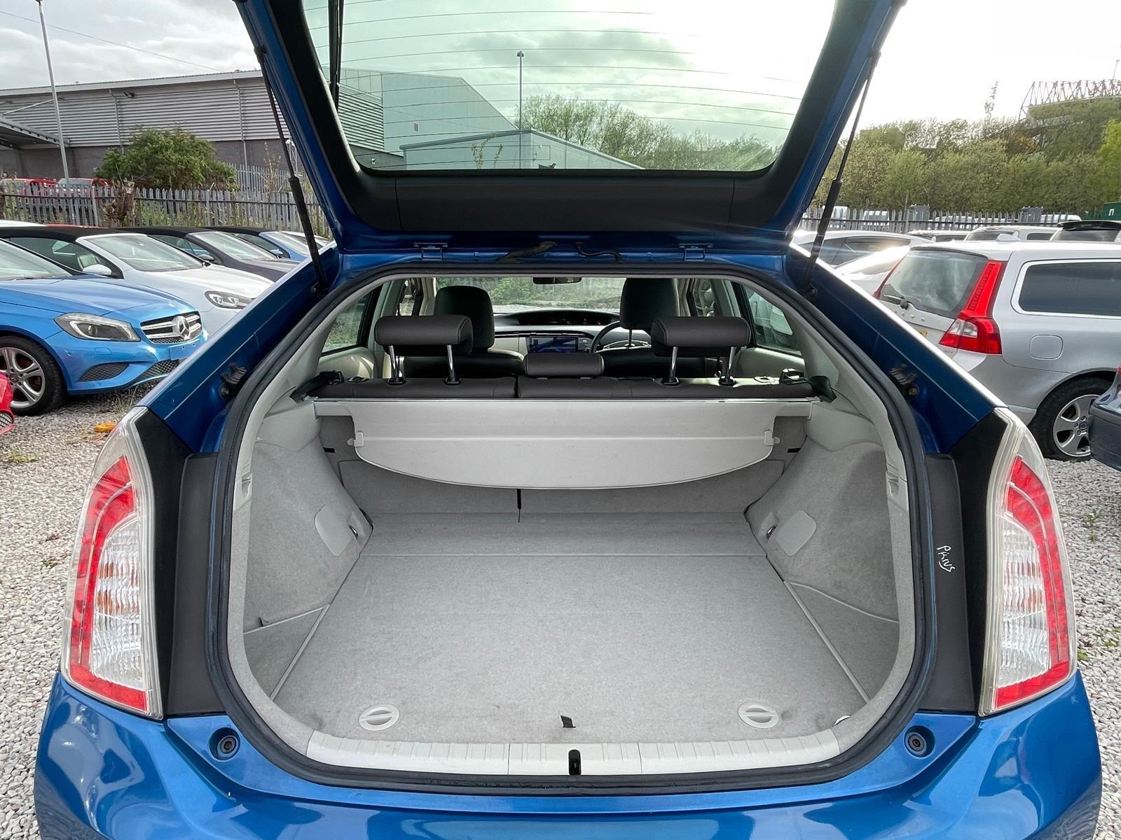 Toyota Prius - Image 42
