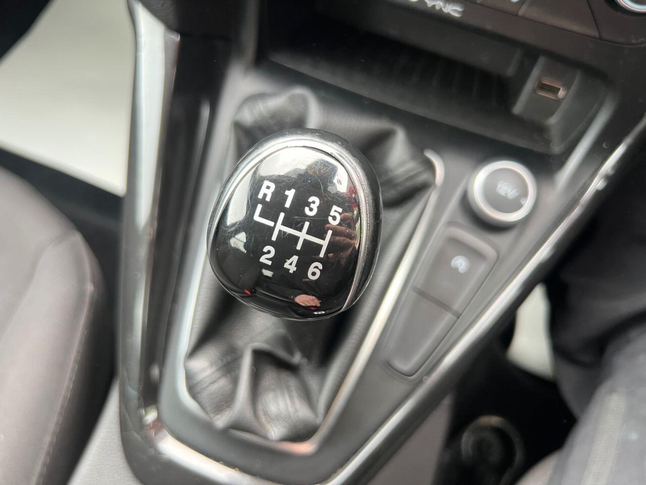Ford Focus - Image 25