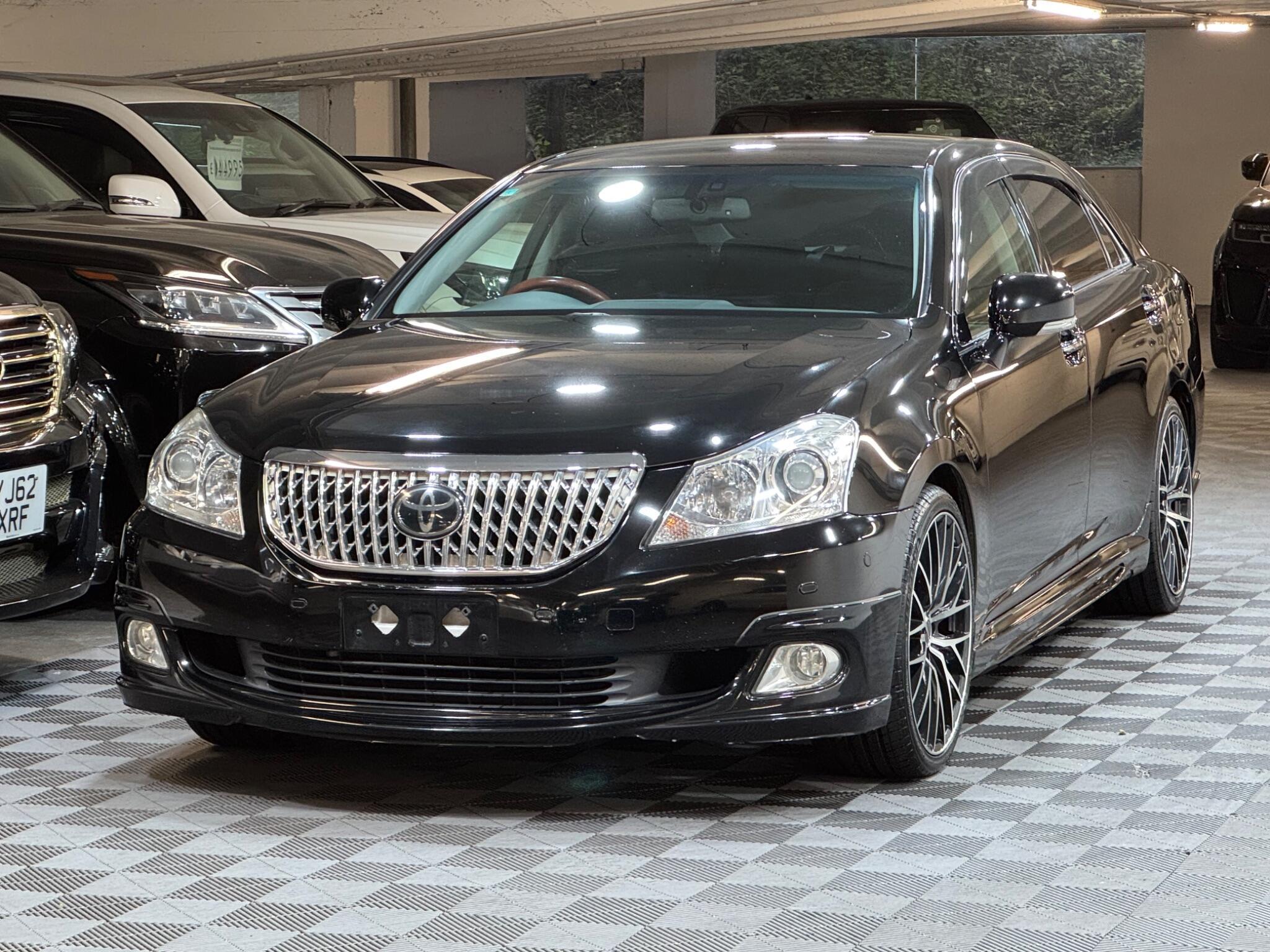 Toyota CROWN - Image 6