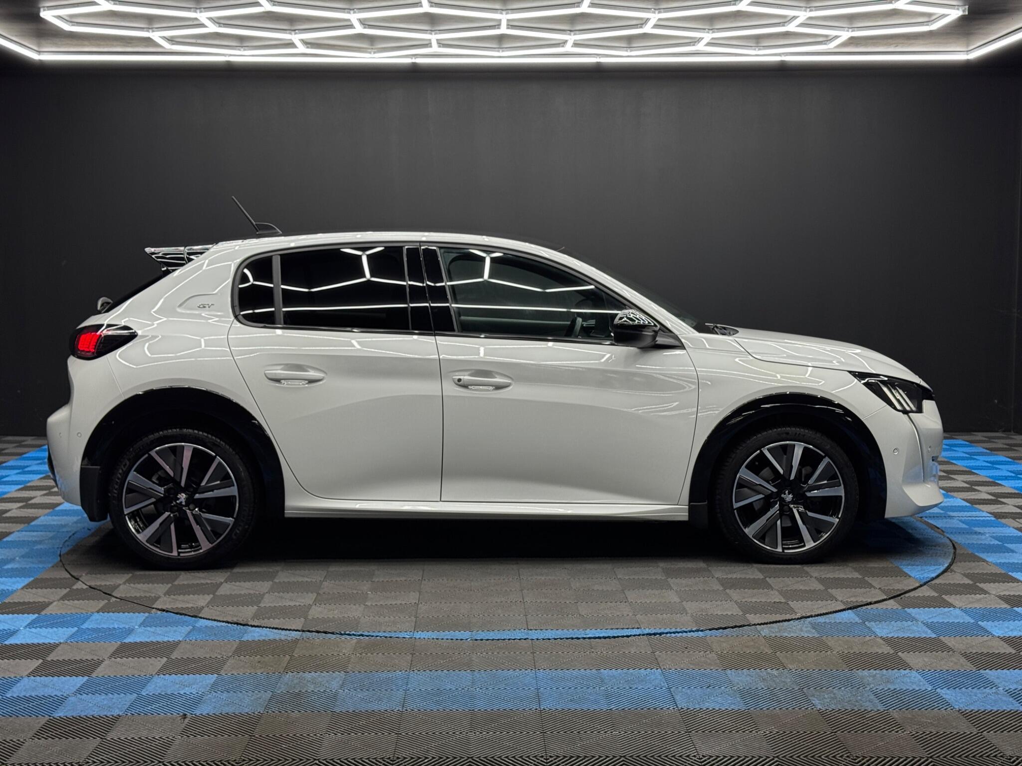 Peugeot 208 - Image 4