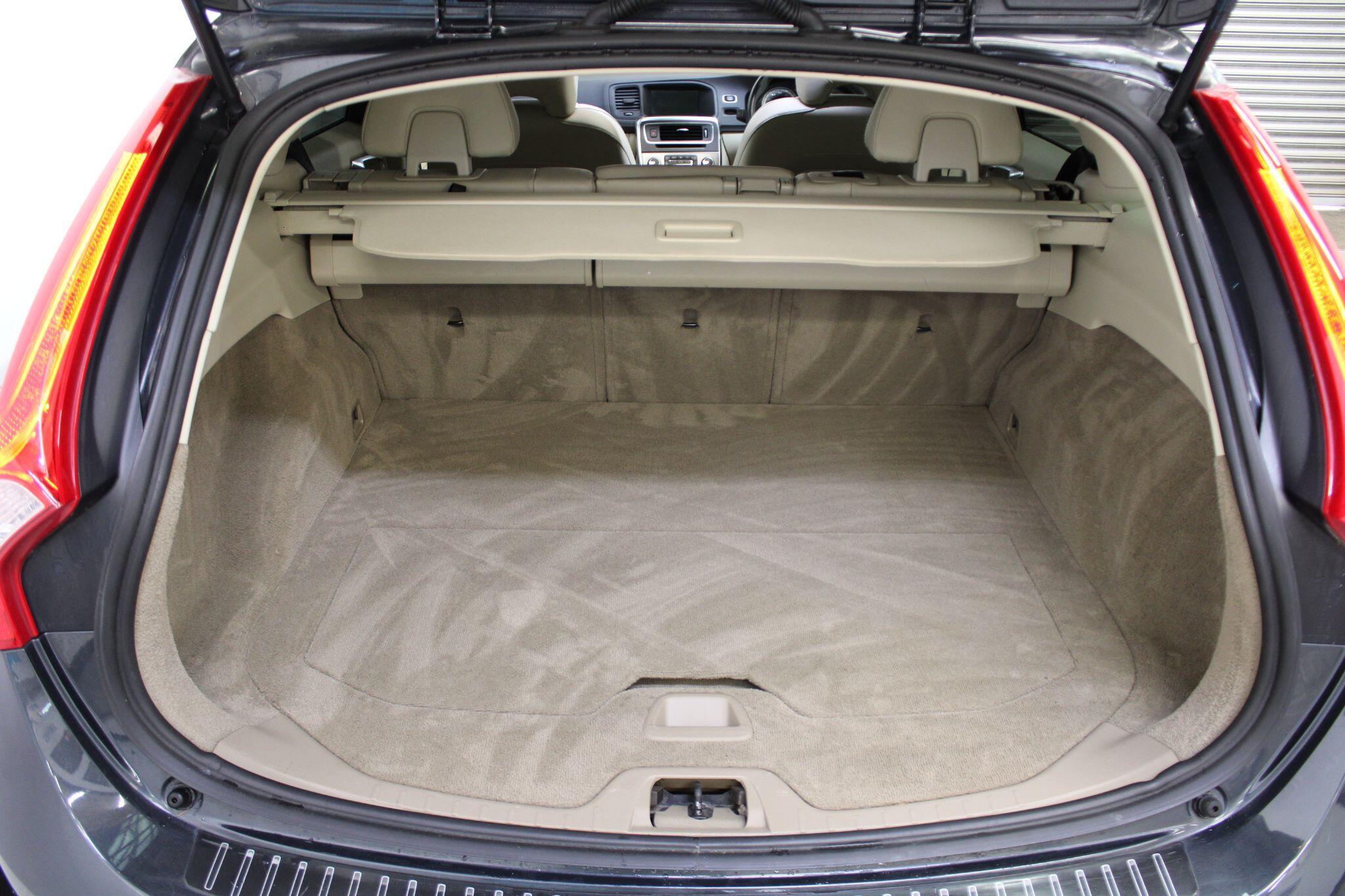Volvo V60 - Image 12