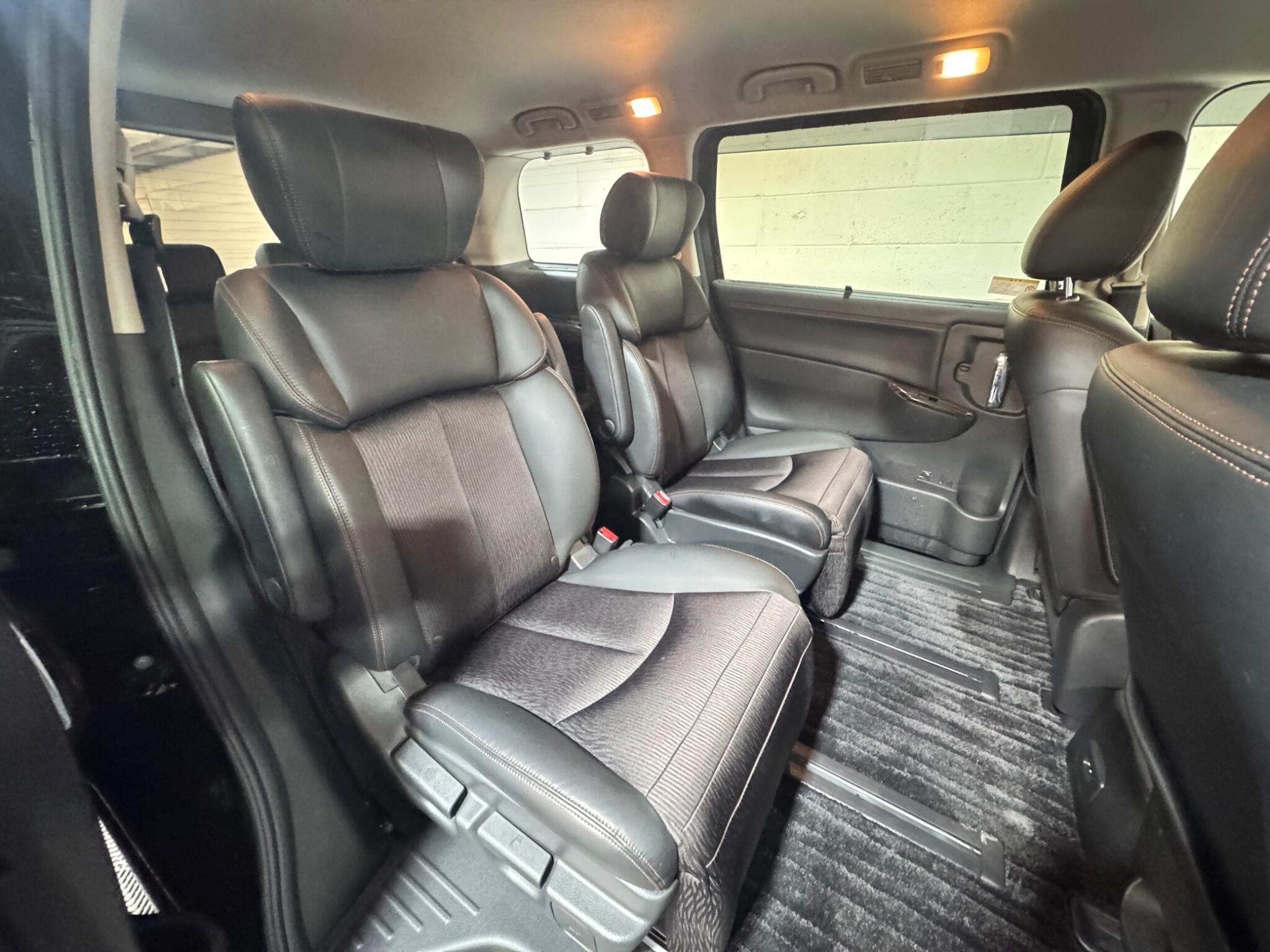 Nissan Elgrand - Image 11