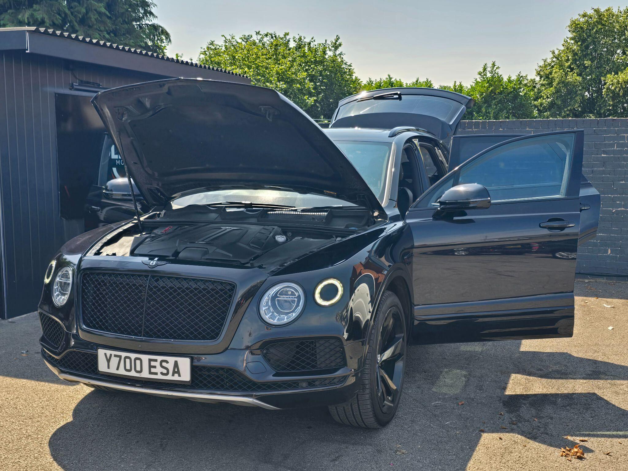 Bentley Bentayga - Image 14