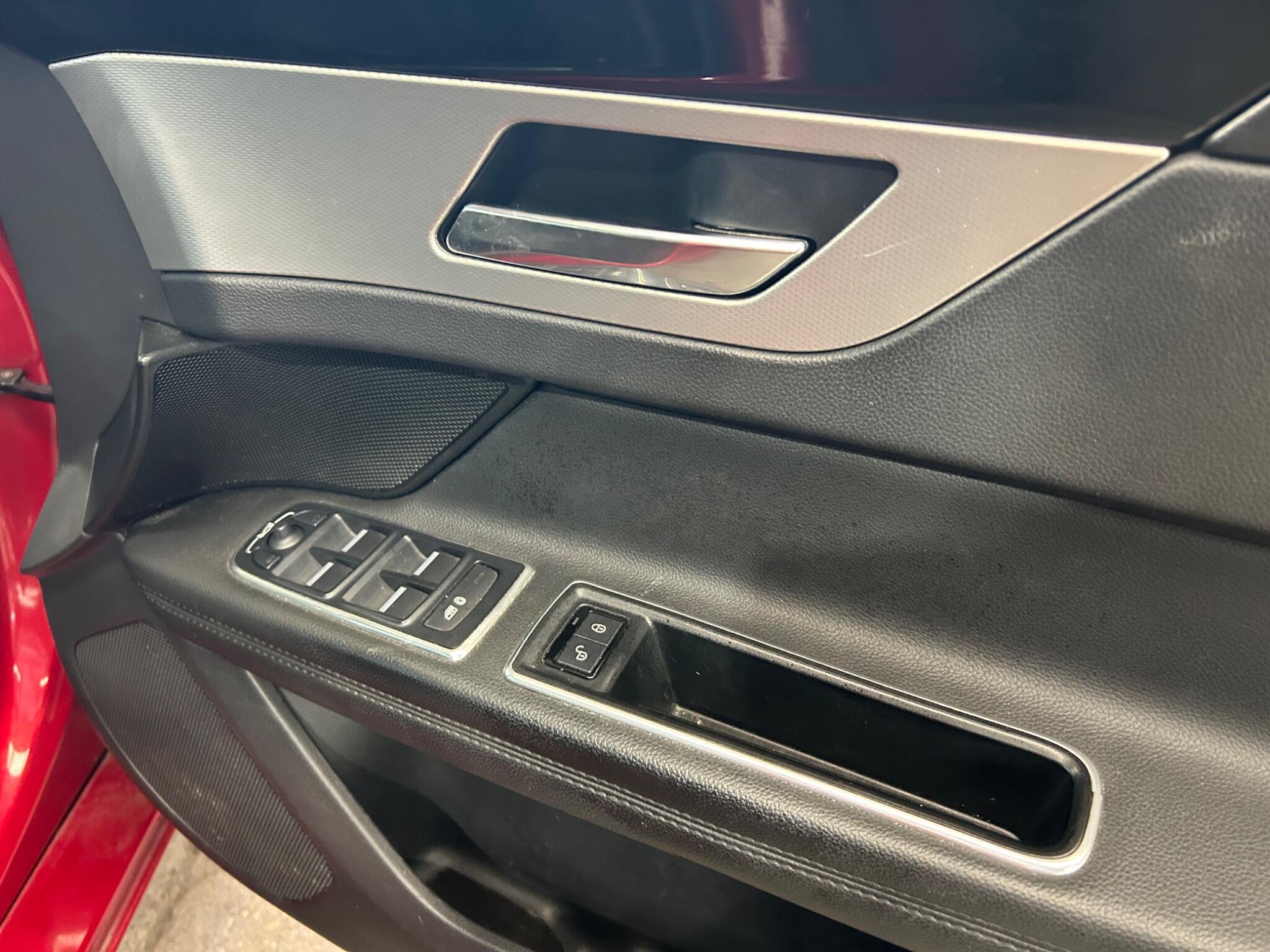 Jaguar XF - Image 10