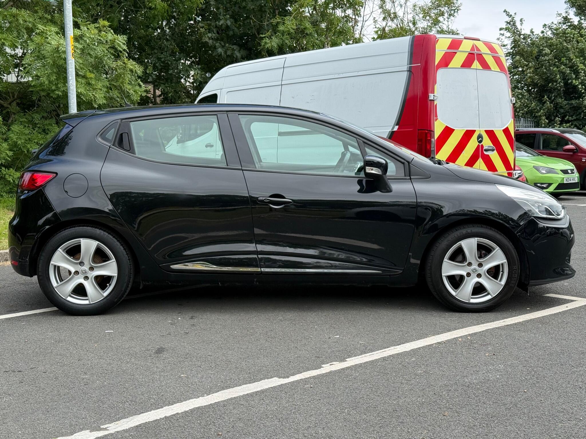 Renault Clio - Image 8