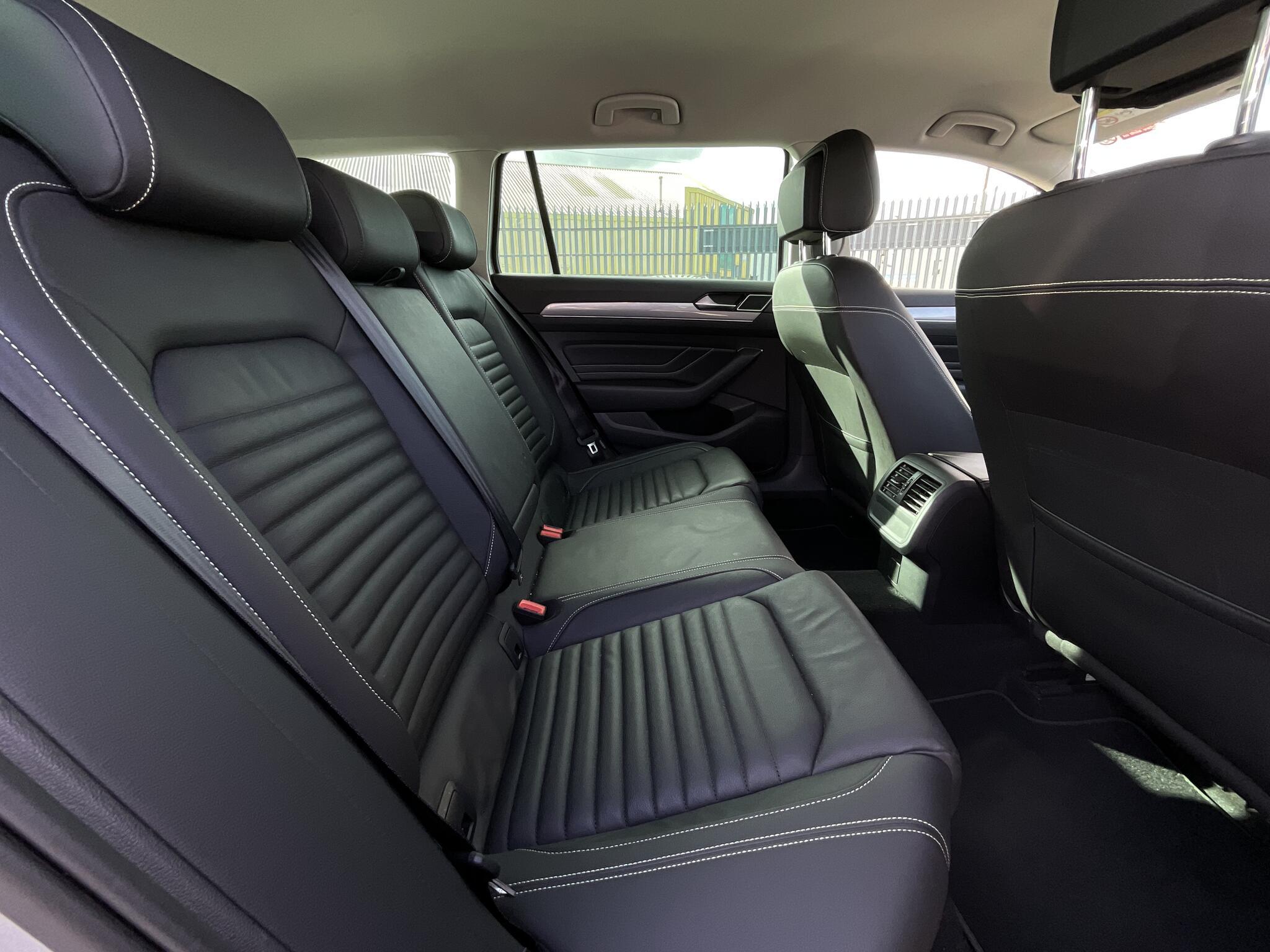 Volkswagen Passat - Image 12