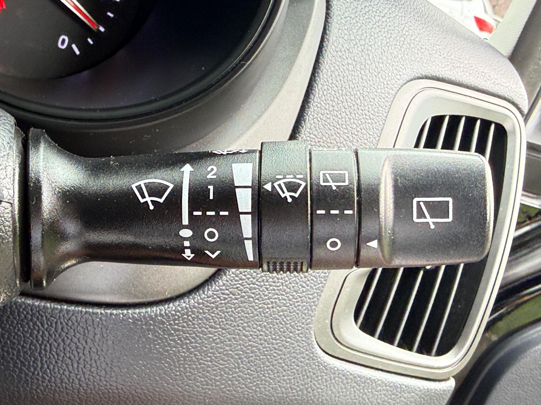 Kia Rio - Image 17