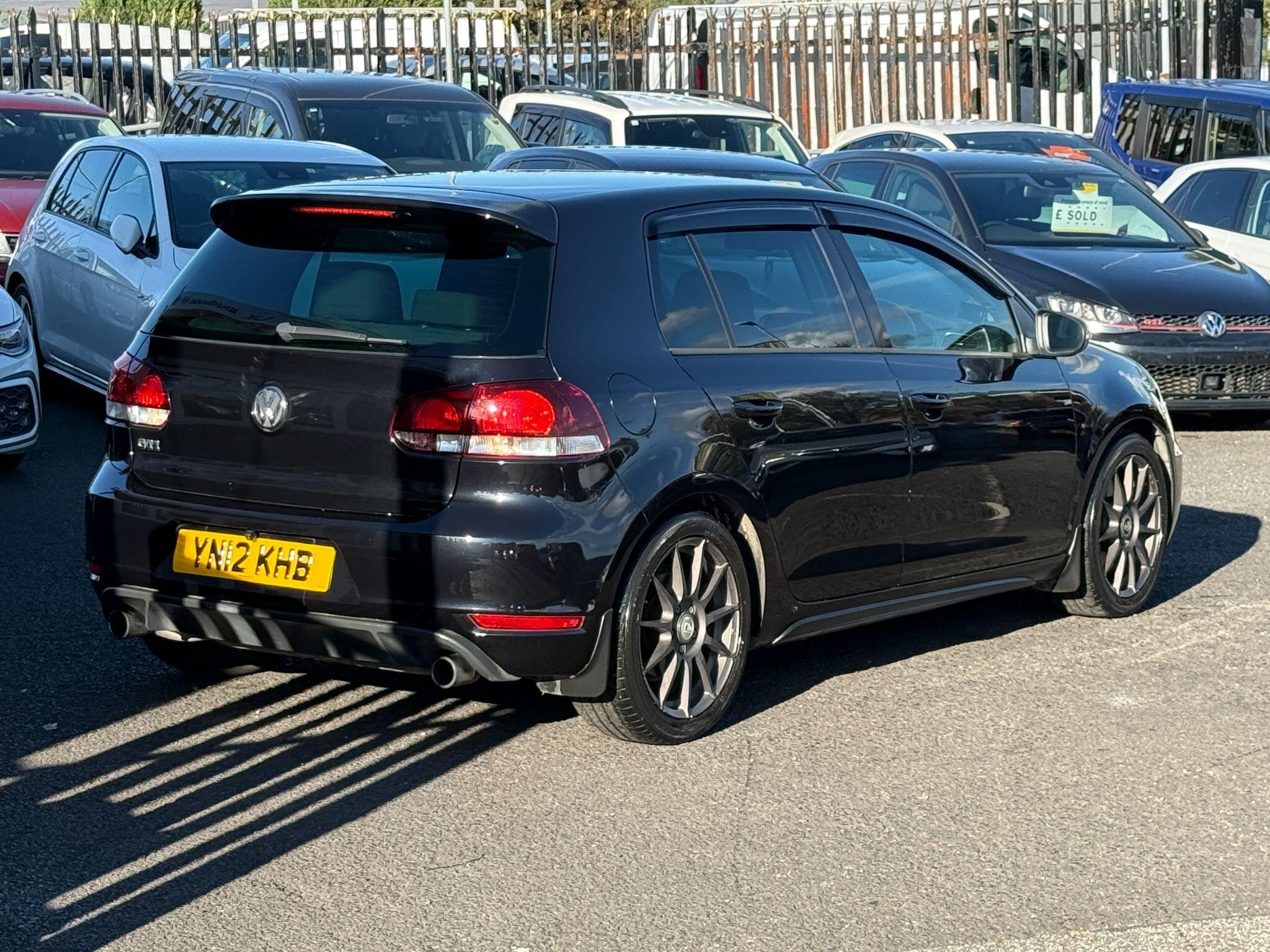 Volkswagen Golf - Image 20