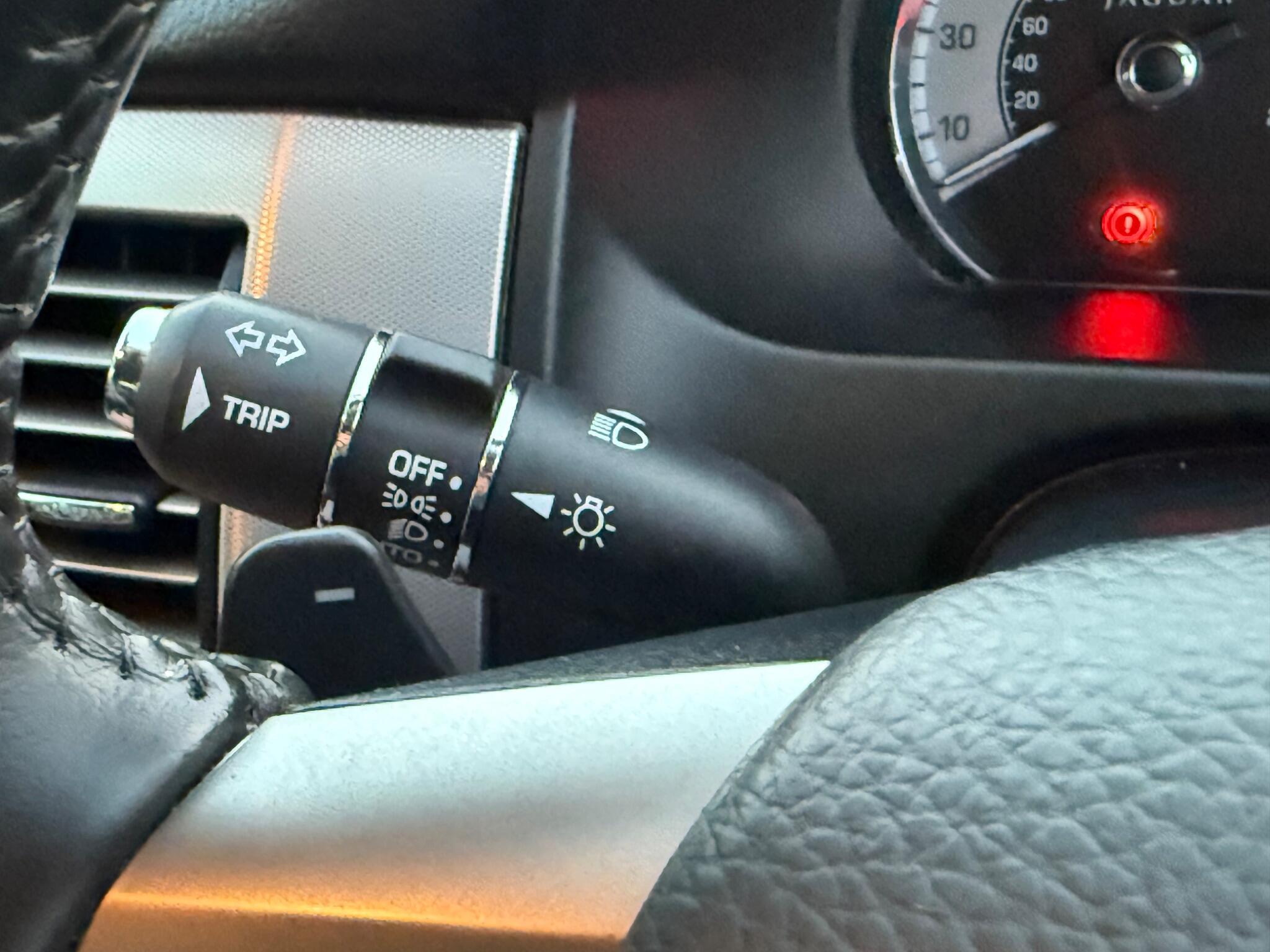 Jaguar XF - Image 27