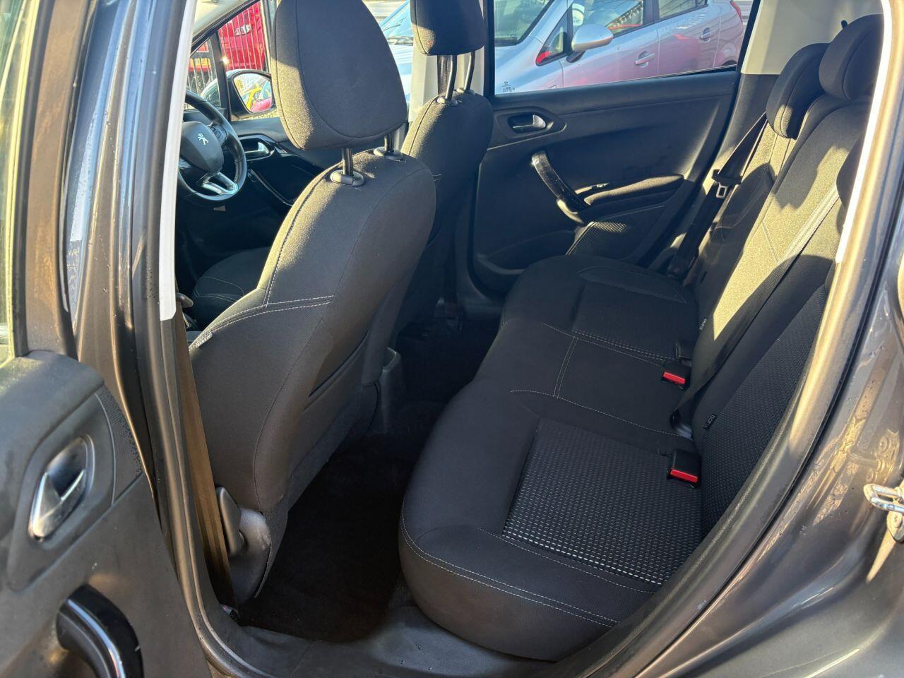 Peugeot 208 - Image 15