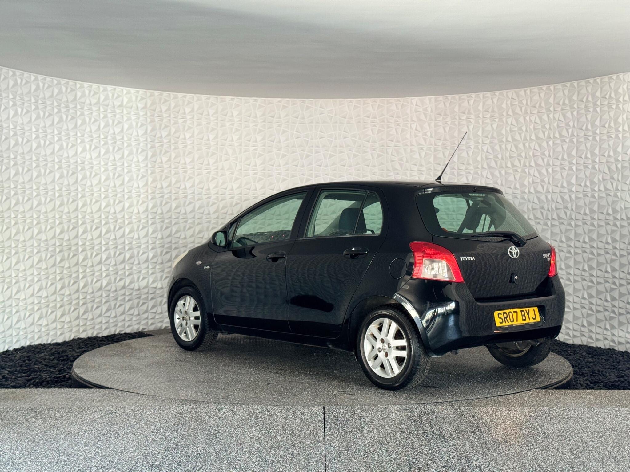Toyota Yaris - Image 15