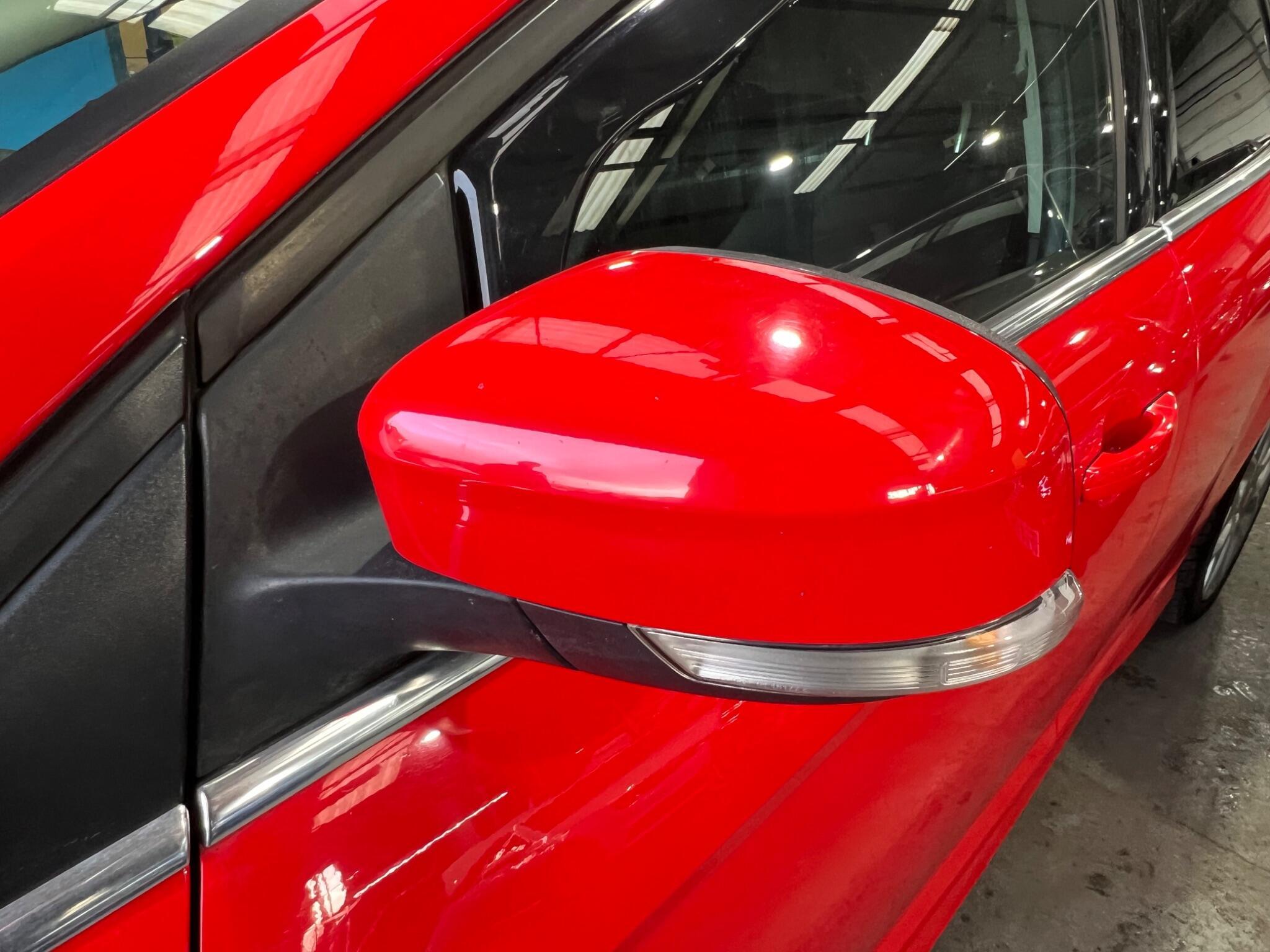 Ford Focus - Image 14