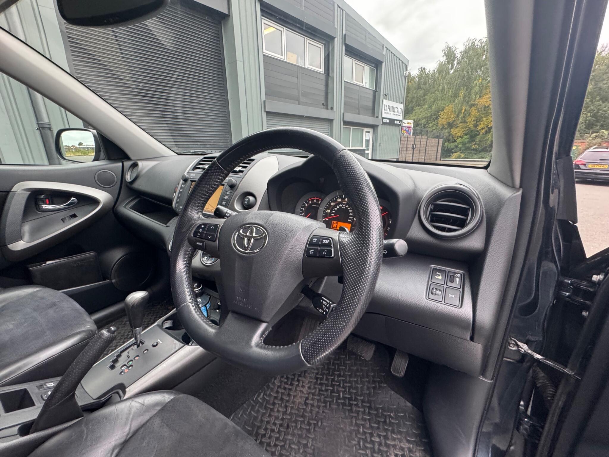 Toyota RAV4 - Image 18
