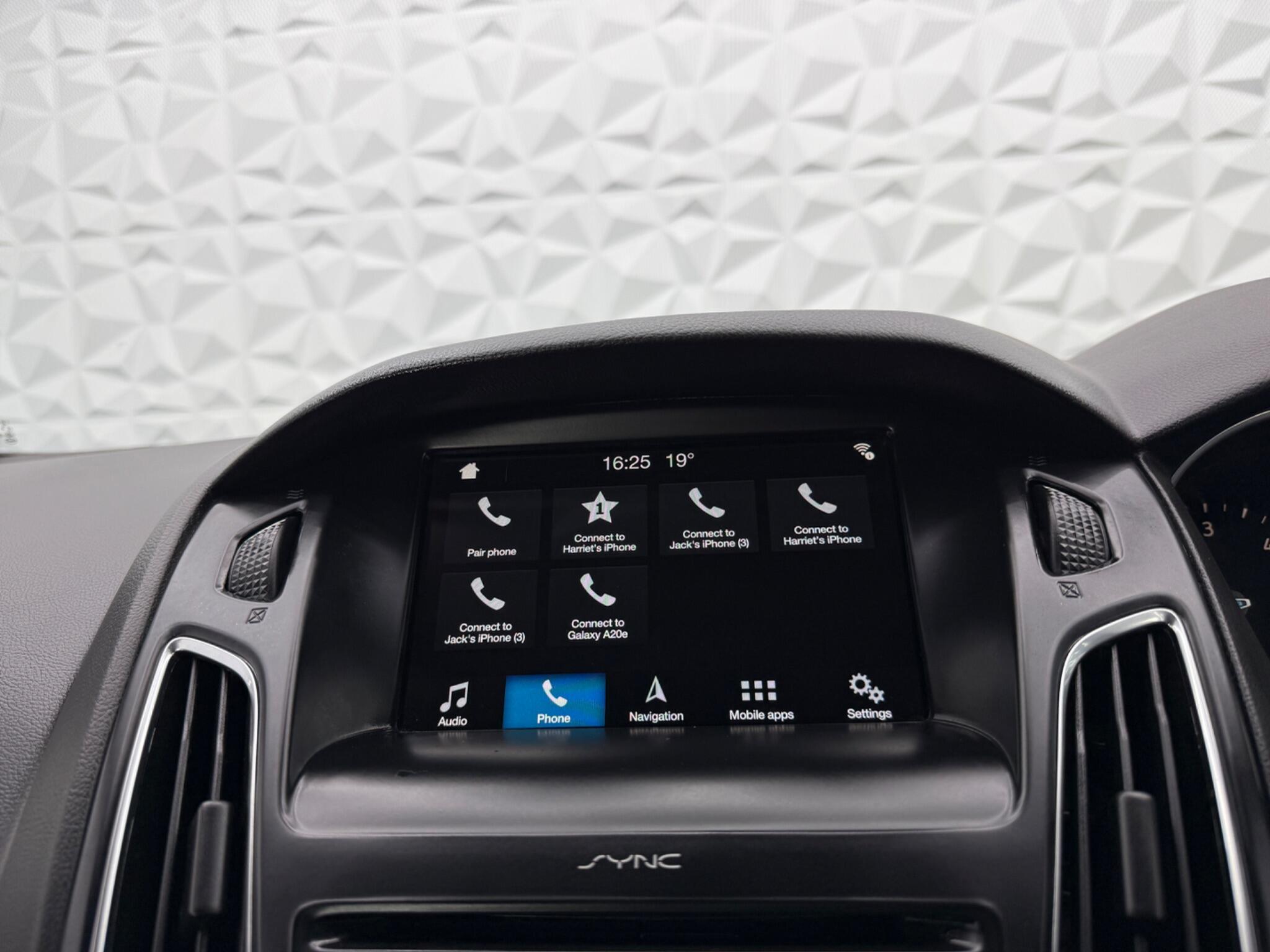 Ford Focus - Image 38