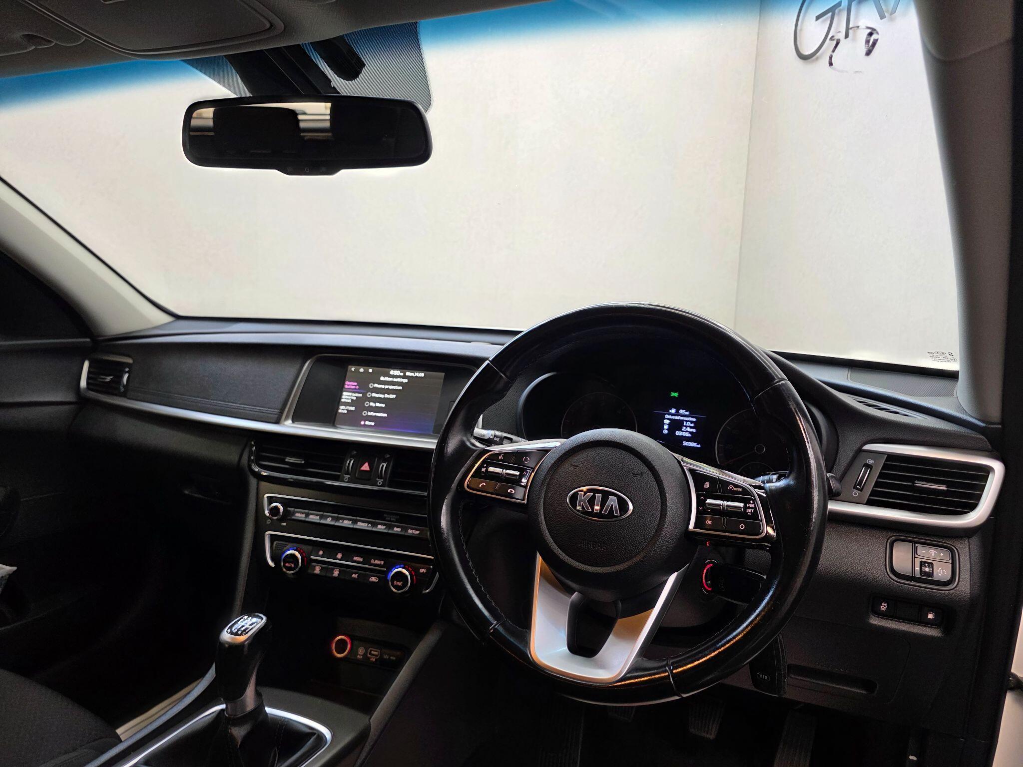 Kia Optima - Image 11