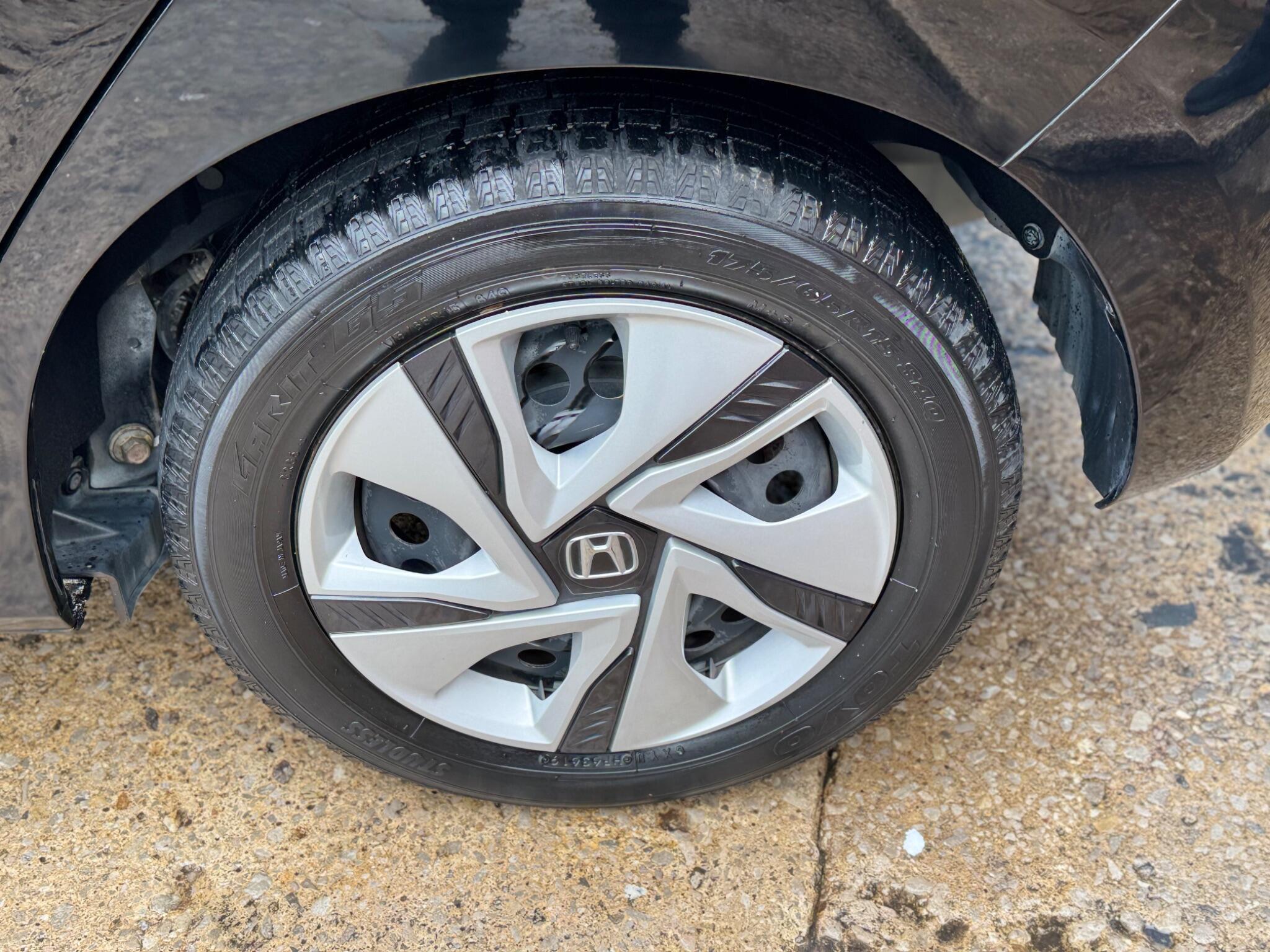 Honda FIT - Image 18