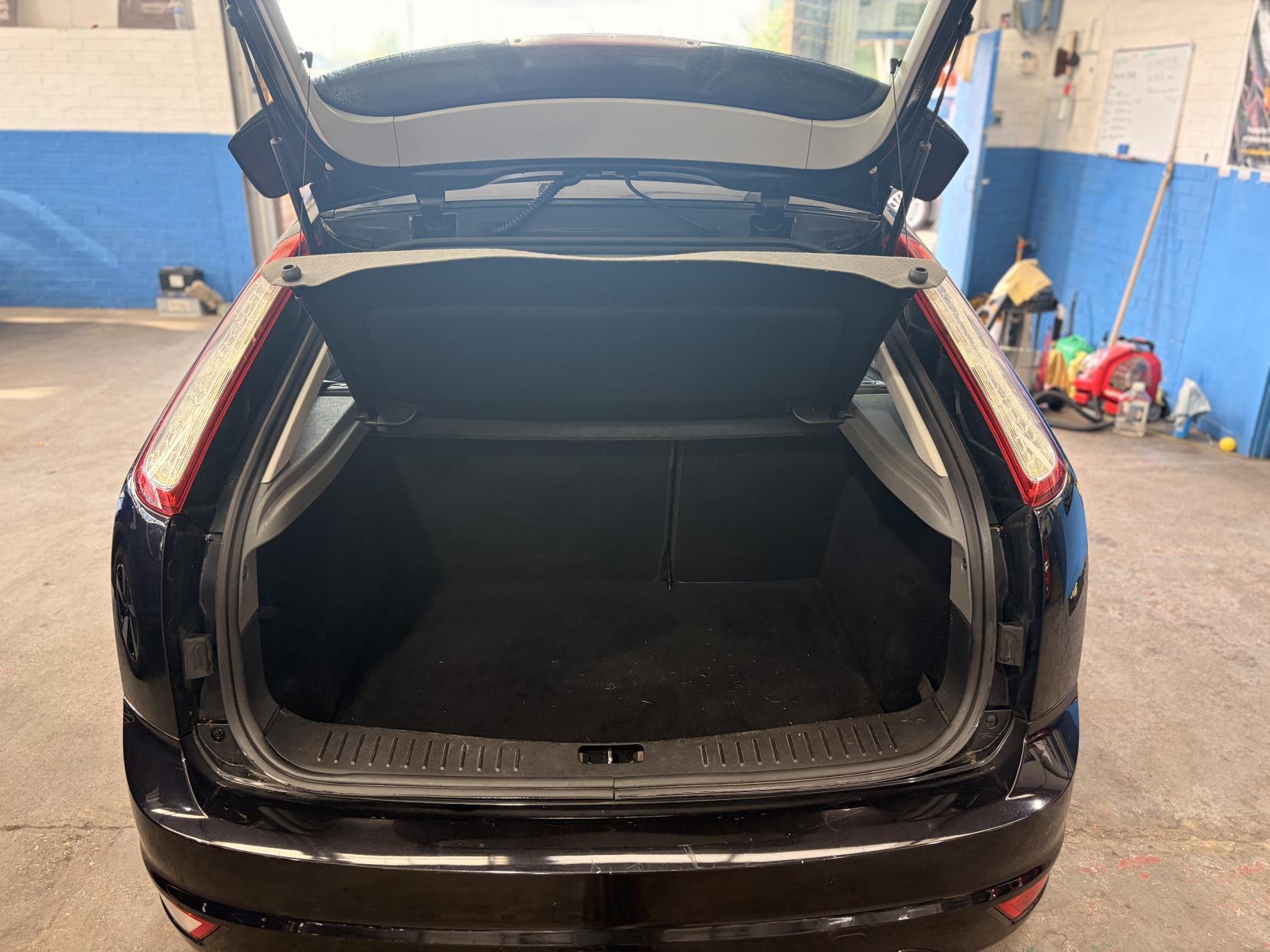 Ford Focus - Image 19