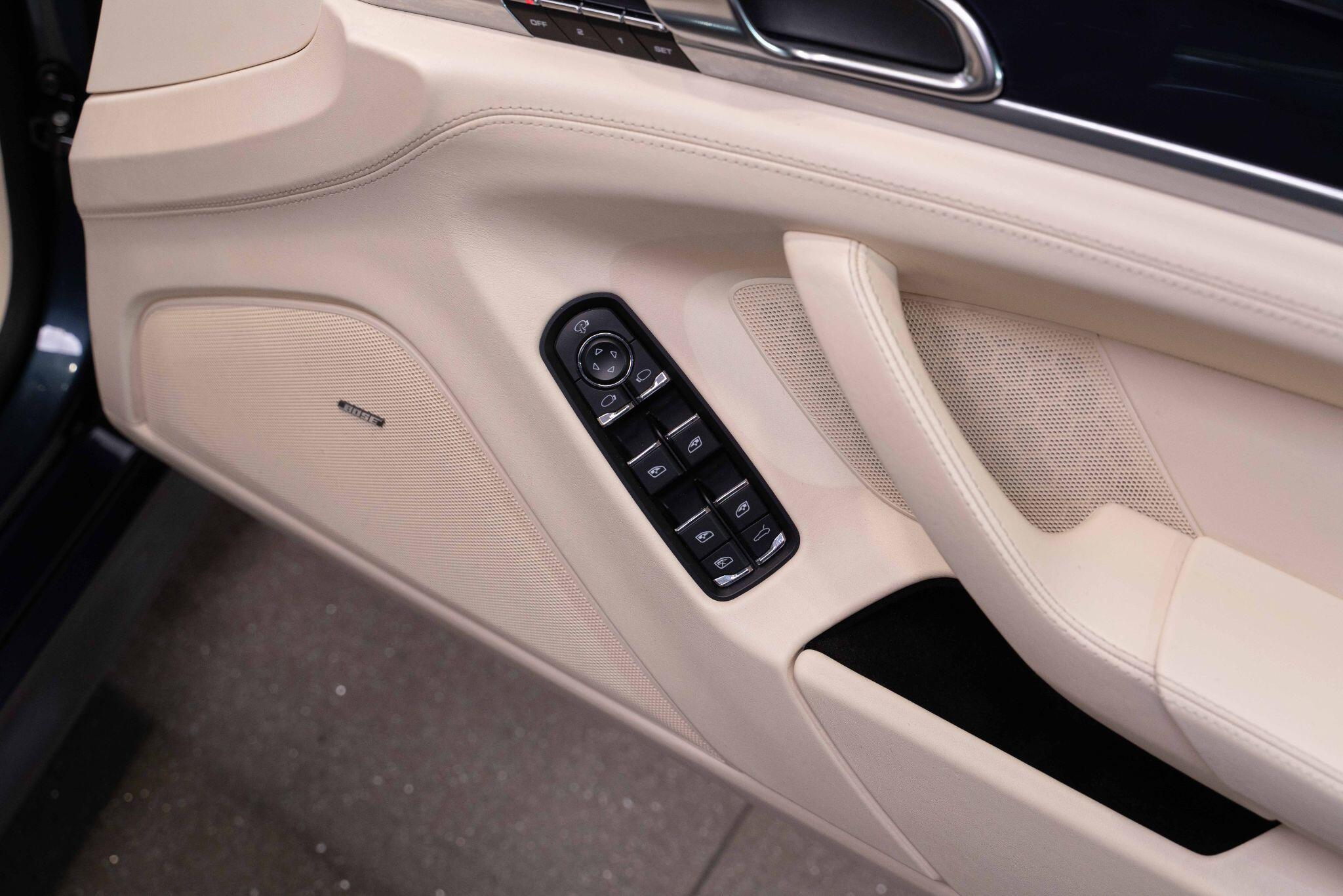 Porsche Panamera - Image 21