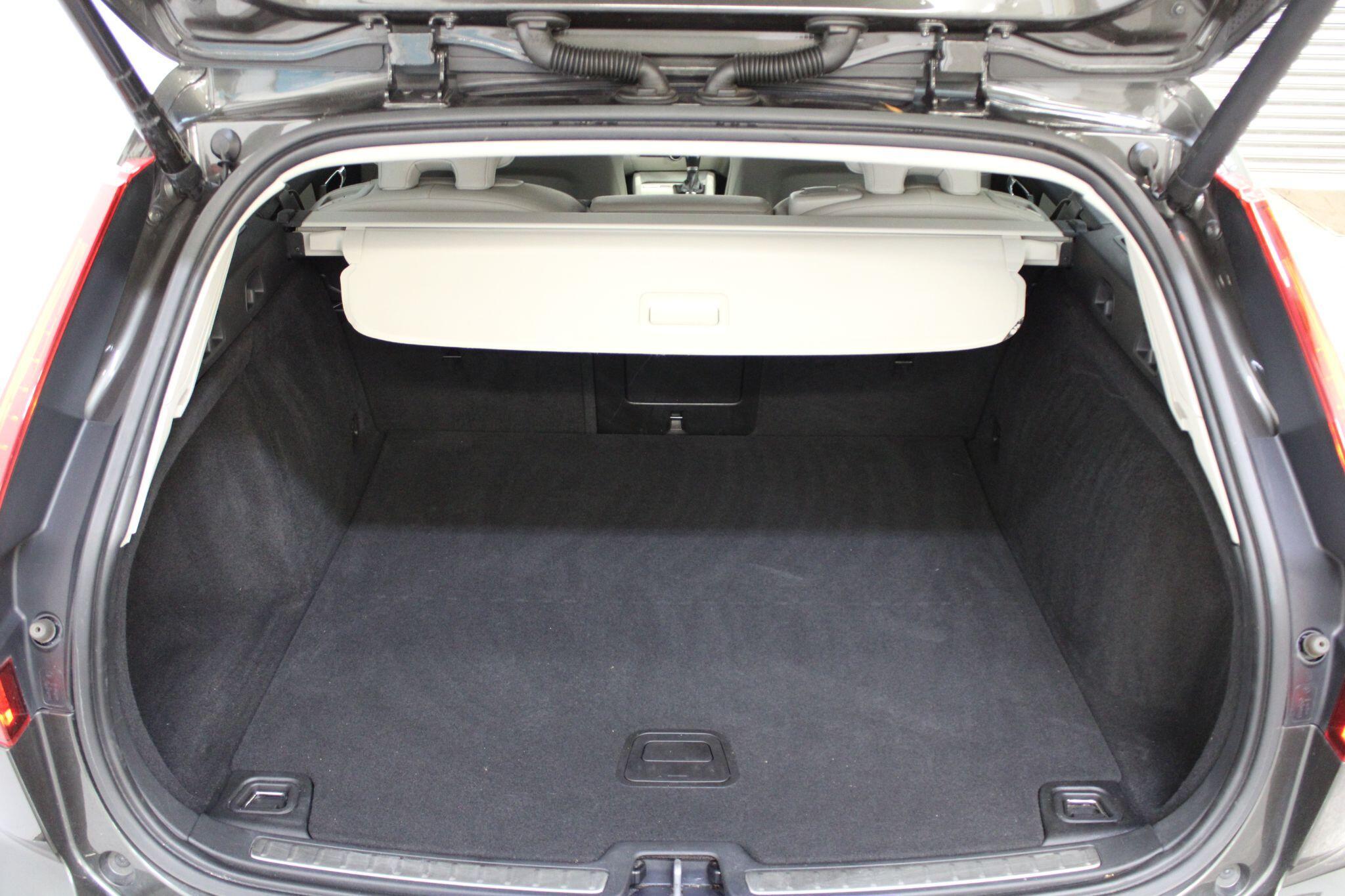 Volvo V60 - Image 16
