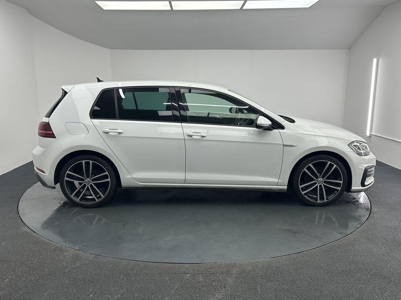 Volkswagen Golf - Image 10