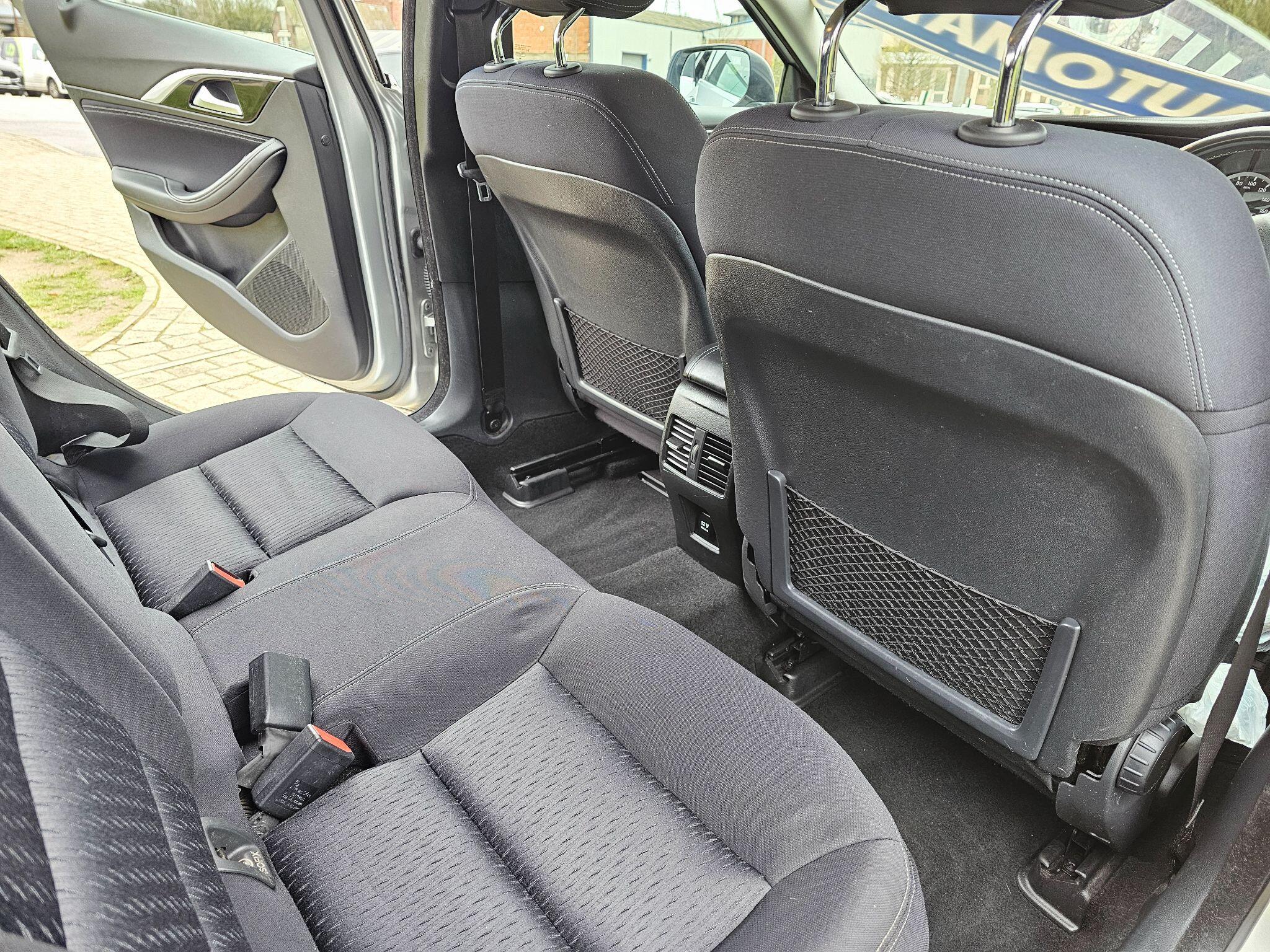 Infiniti Q30 - Image 27