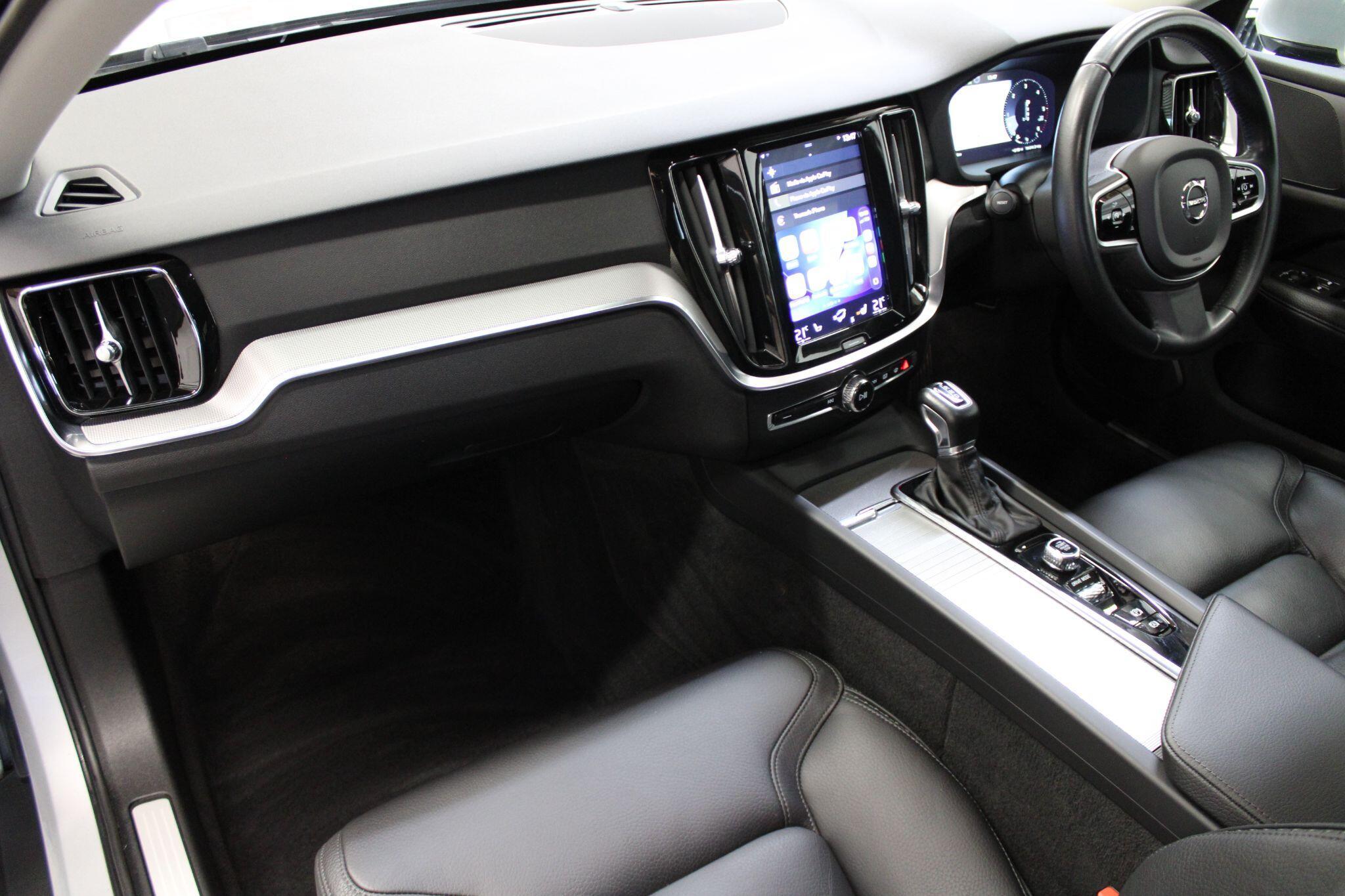 Volvo V60 CROSS COUNTRY - Image 32
